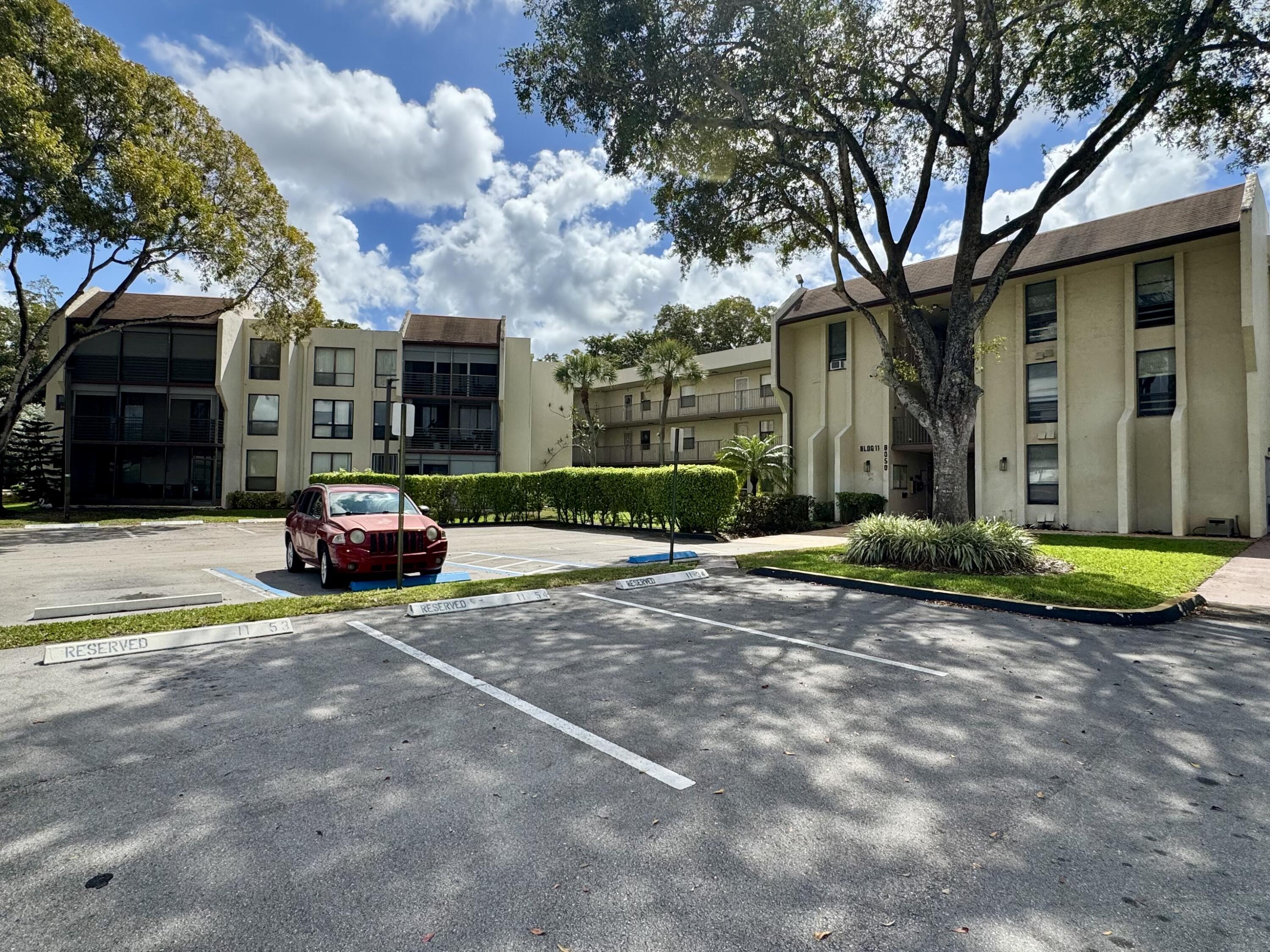 View details of listing 8050 W Mcnab Road 320, Tamarac, FL 33321 Tamarac with MLS# 