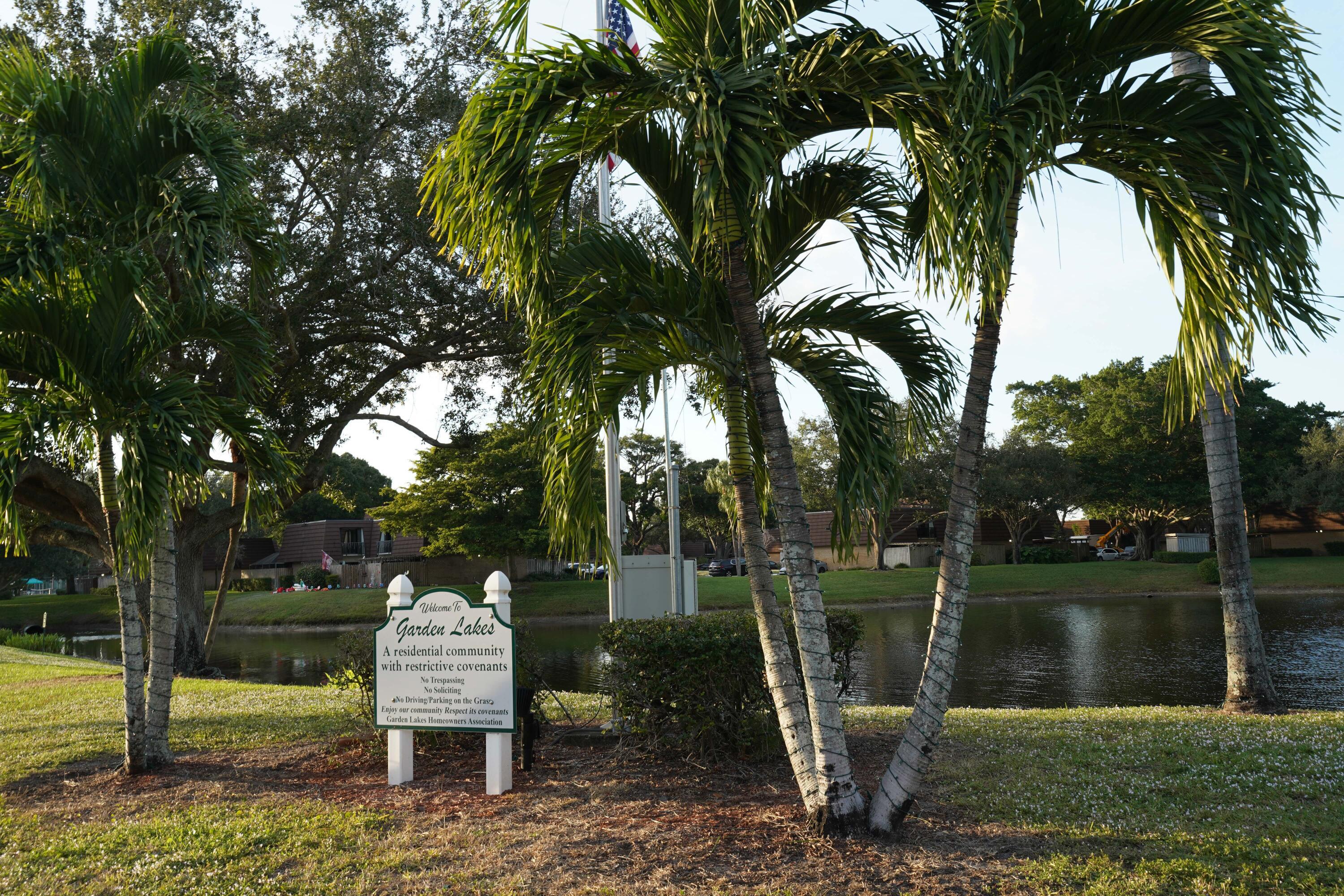 View details of listing 1916 19th Lane, Palm Beach Gardens, FL 33418 Palm Beach Gardens with MLS# 