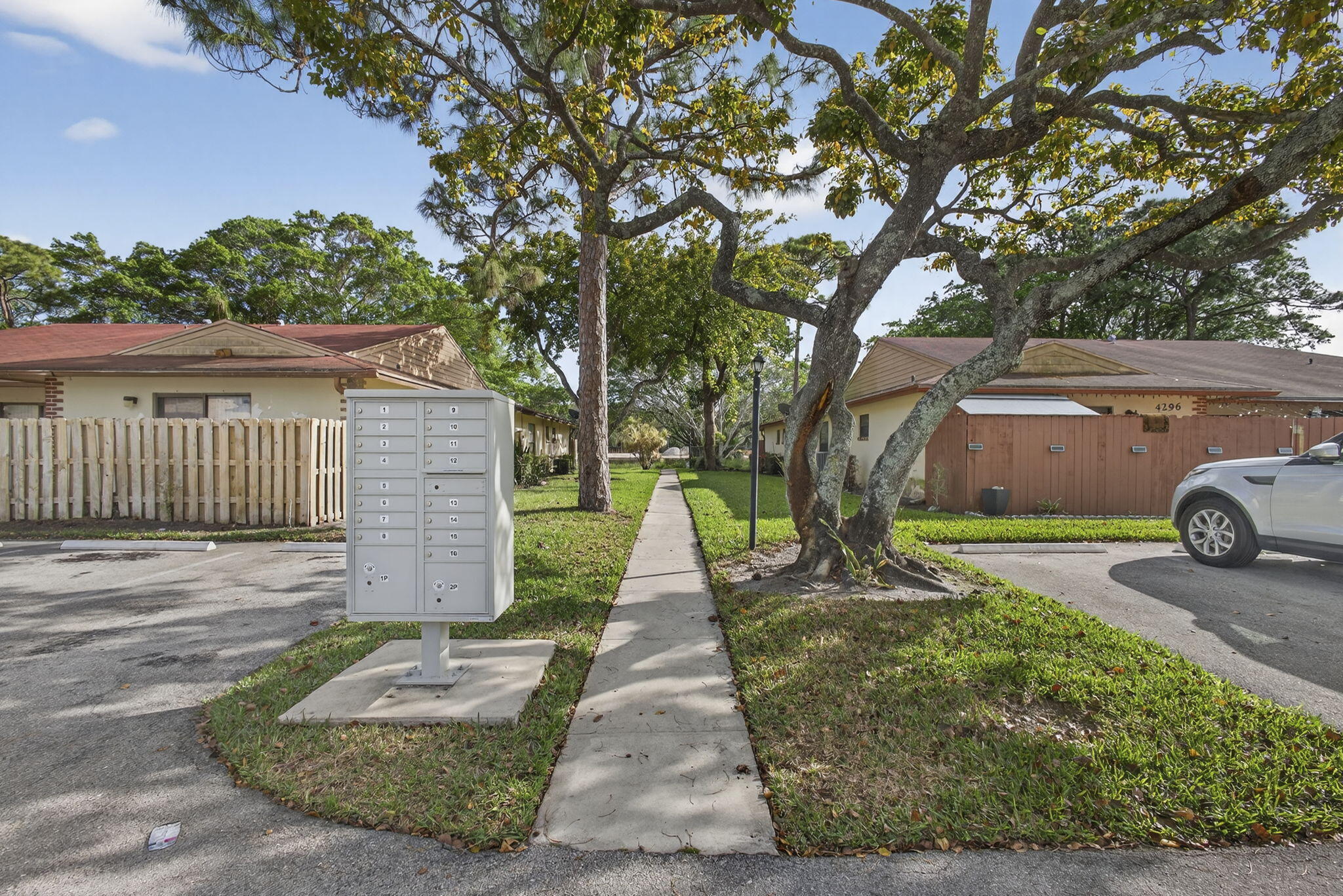 View details of listing 4296 Woodstock Drive D, West Palm Beach, FL 33409 West Palm Beach with MLS# 
