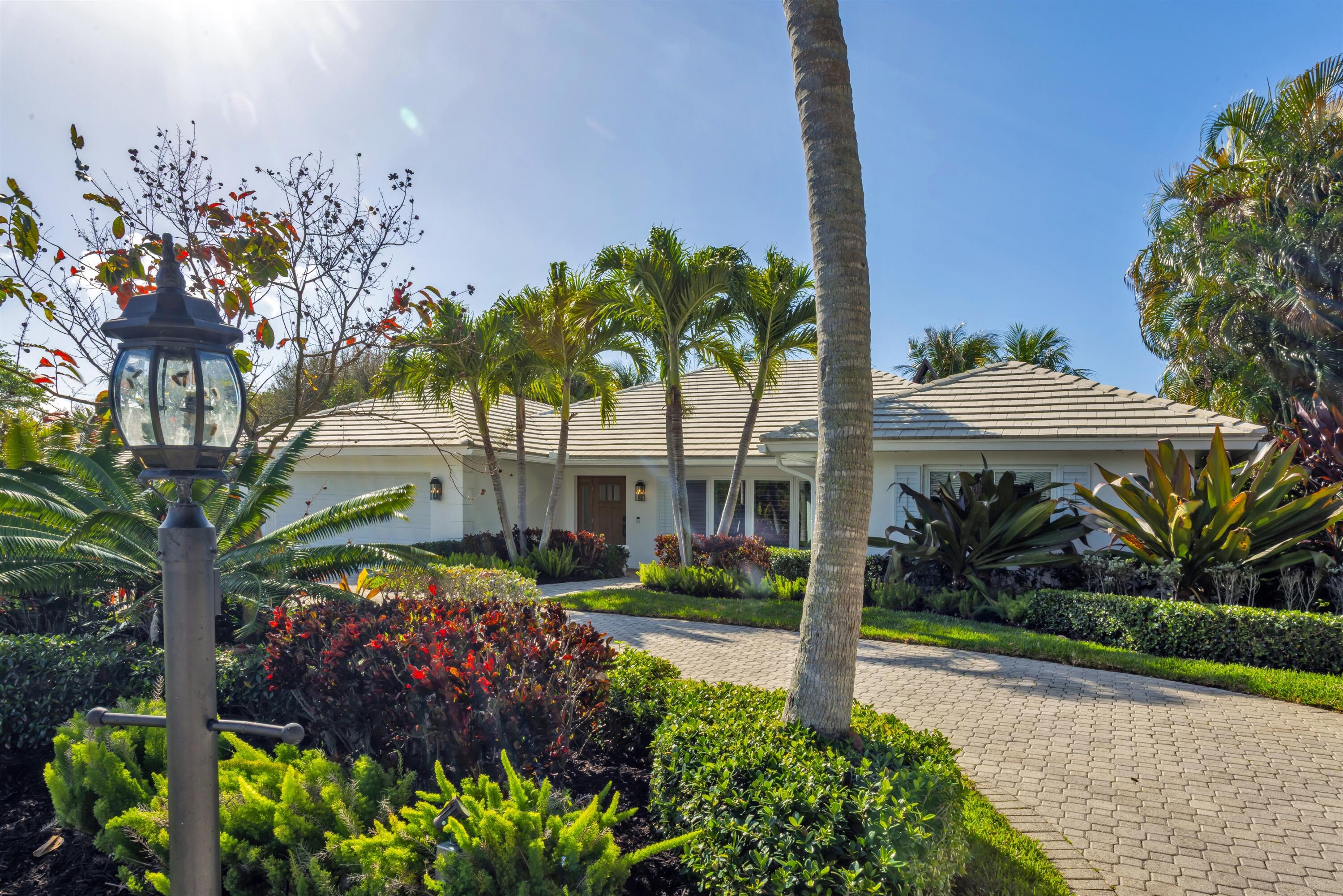 View details of listing 2720 Cardinal Circle, Gulf Stream, FL 33483 Gulf Stream with MLS# 