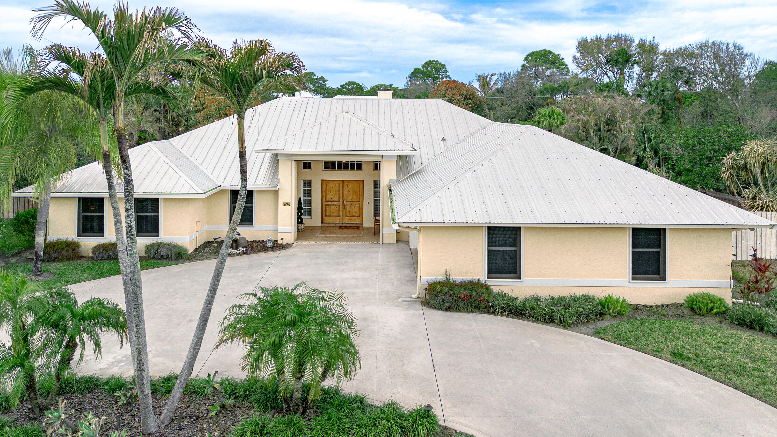 View details of listing 8571 SE Quail Ridge Way, Hobe Sound, FL 33455 Hobe Sound with MLS# 