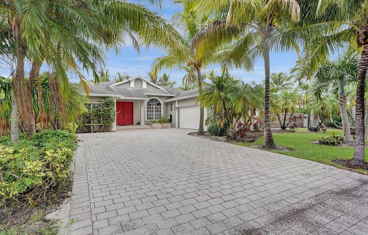 View details of listing 2105 SW 12th Terrace, Fort Lauderdale, FL 33315 Fort Lauderdale with MLS# 