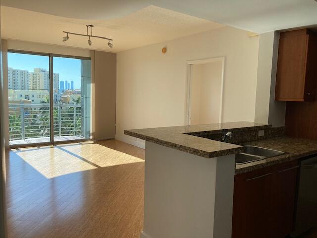 View details of listing 110 Washington Avenue 1717, Miami Beach, FL 33139 Miami Beach with MLS# 