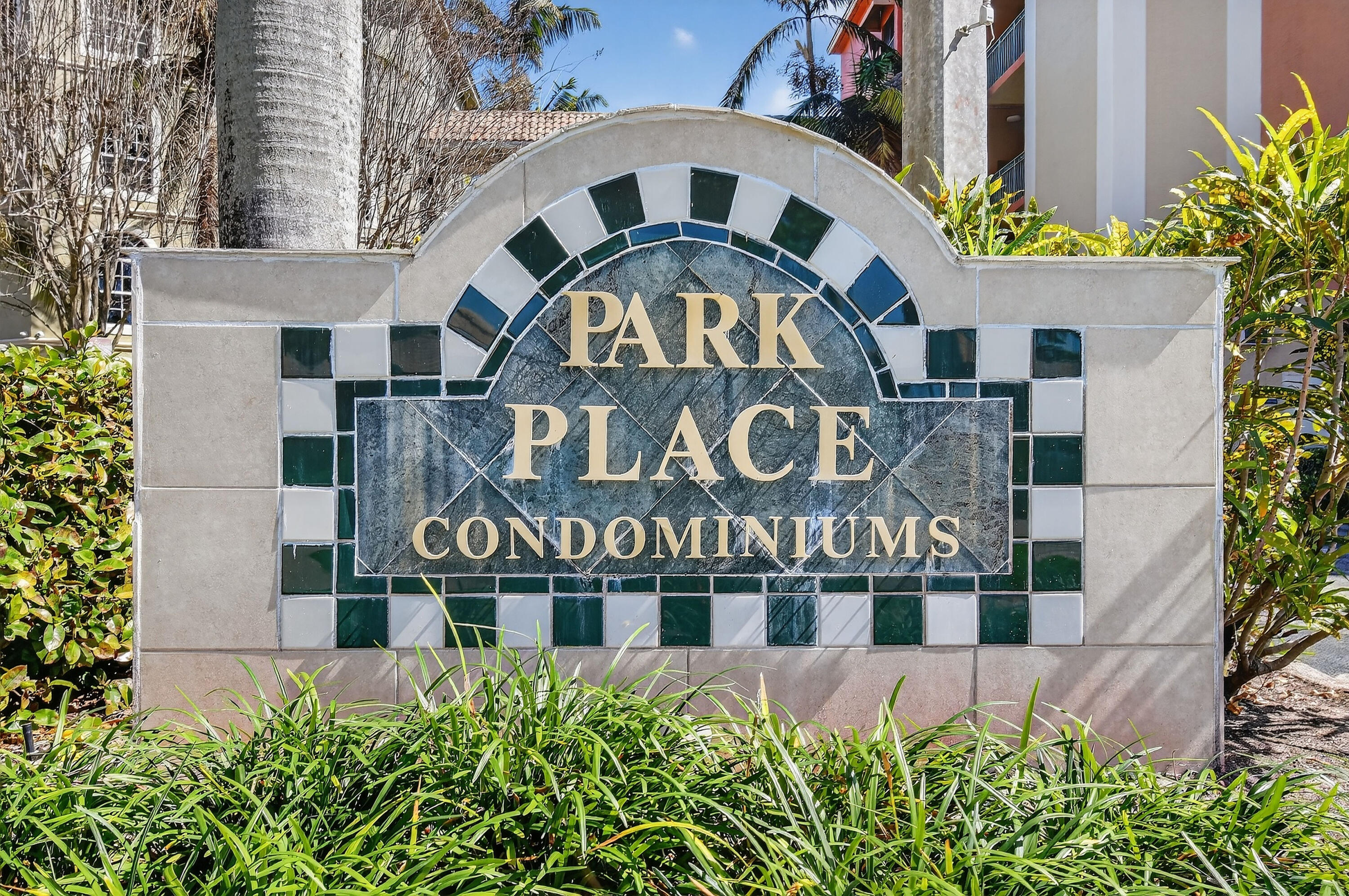 View details of listing 1650 Presidential Way 210, West Palm Beach, FL 33401 West Palm Beach with MLS# 