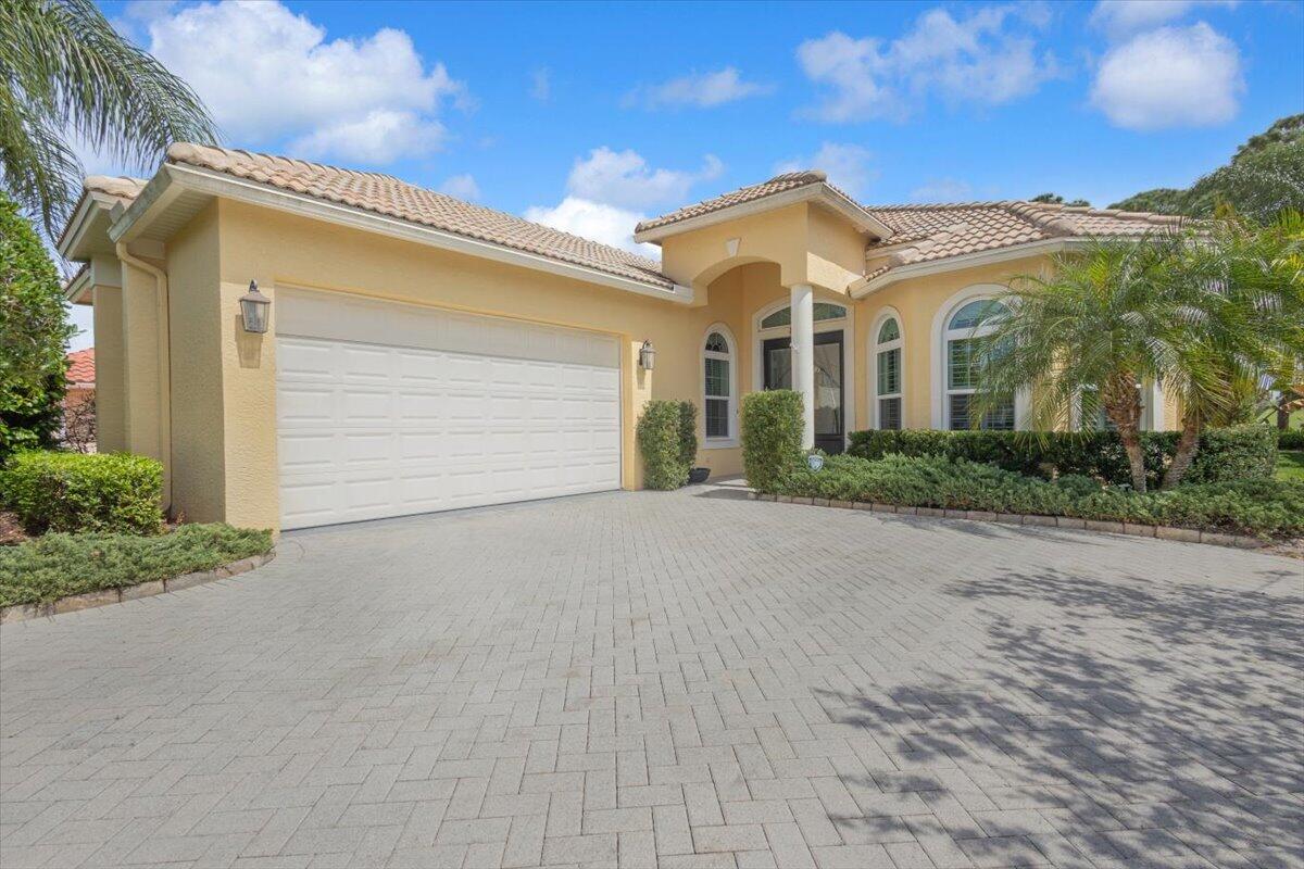 View details of listing 8332 Belfry Place, Port St. Lucie, FL 34986 Port St. Lucie with MLS# 