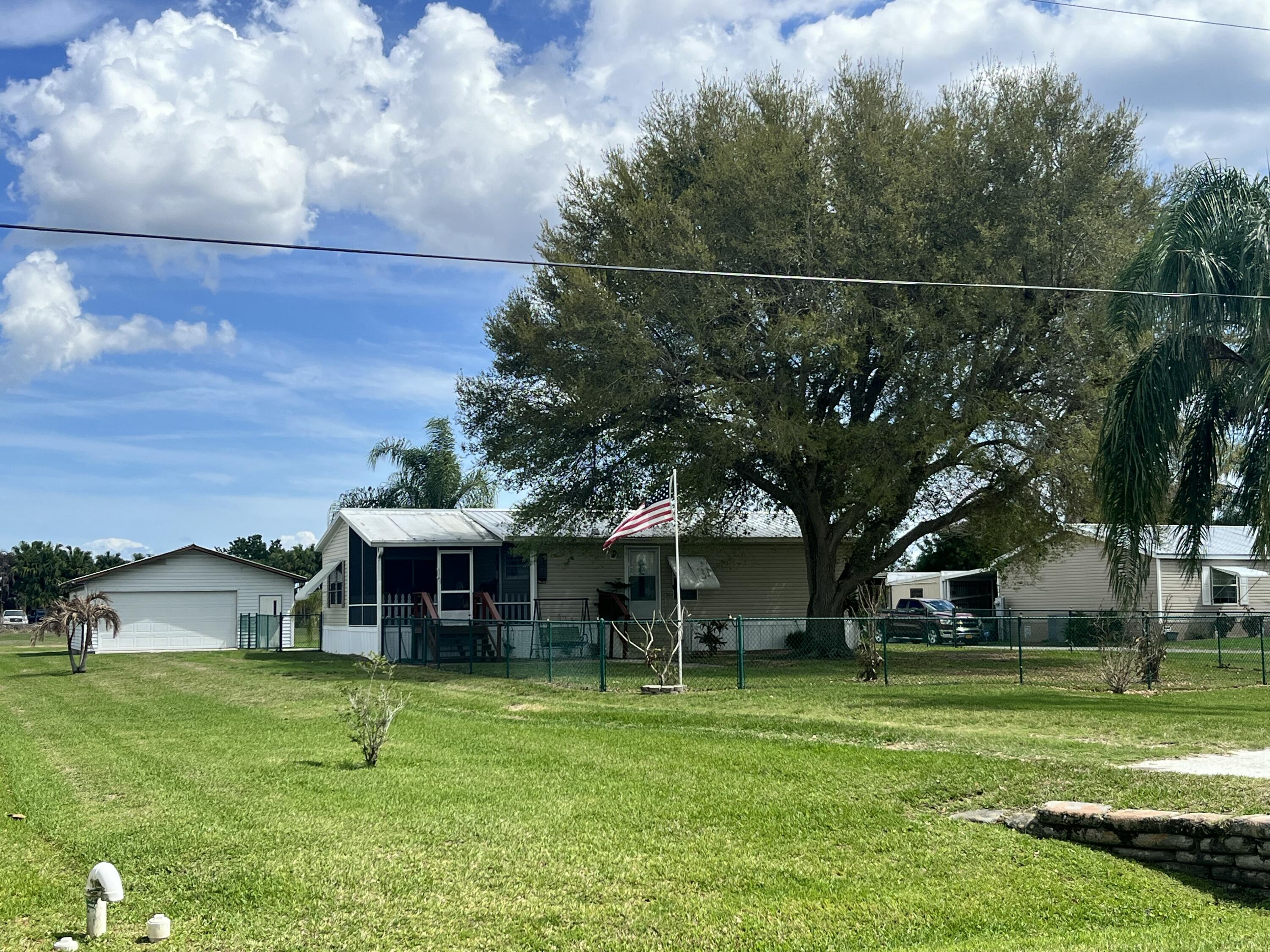 View details of listing 4064 SW 9th Way, Okeechobee, FL 34974 Okeechobee with MLS# 