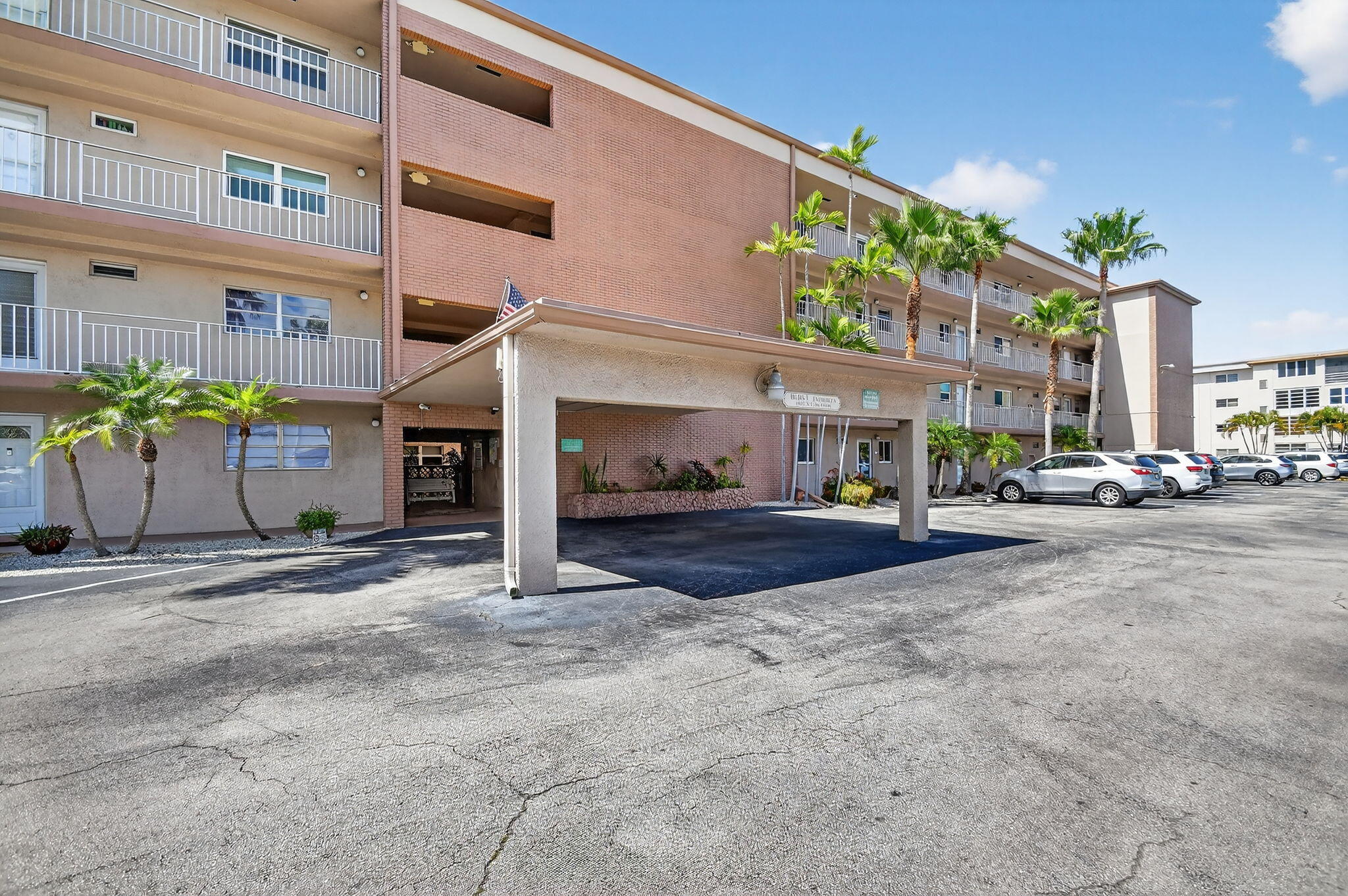 View details of listing 2615 NE 1st Court 312, Boynton Beach, FL 33435 Boynton Beach with MLS# 