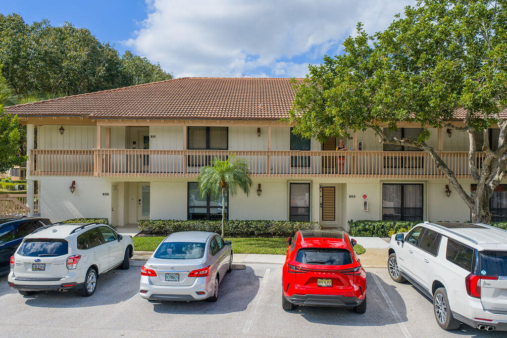 View details of listing 505 Brackenwood Place, Palm Beach Gardens, FL 33418 Palm Beach Gardens with MLS# 