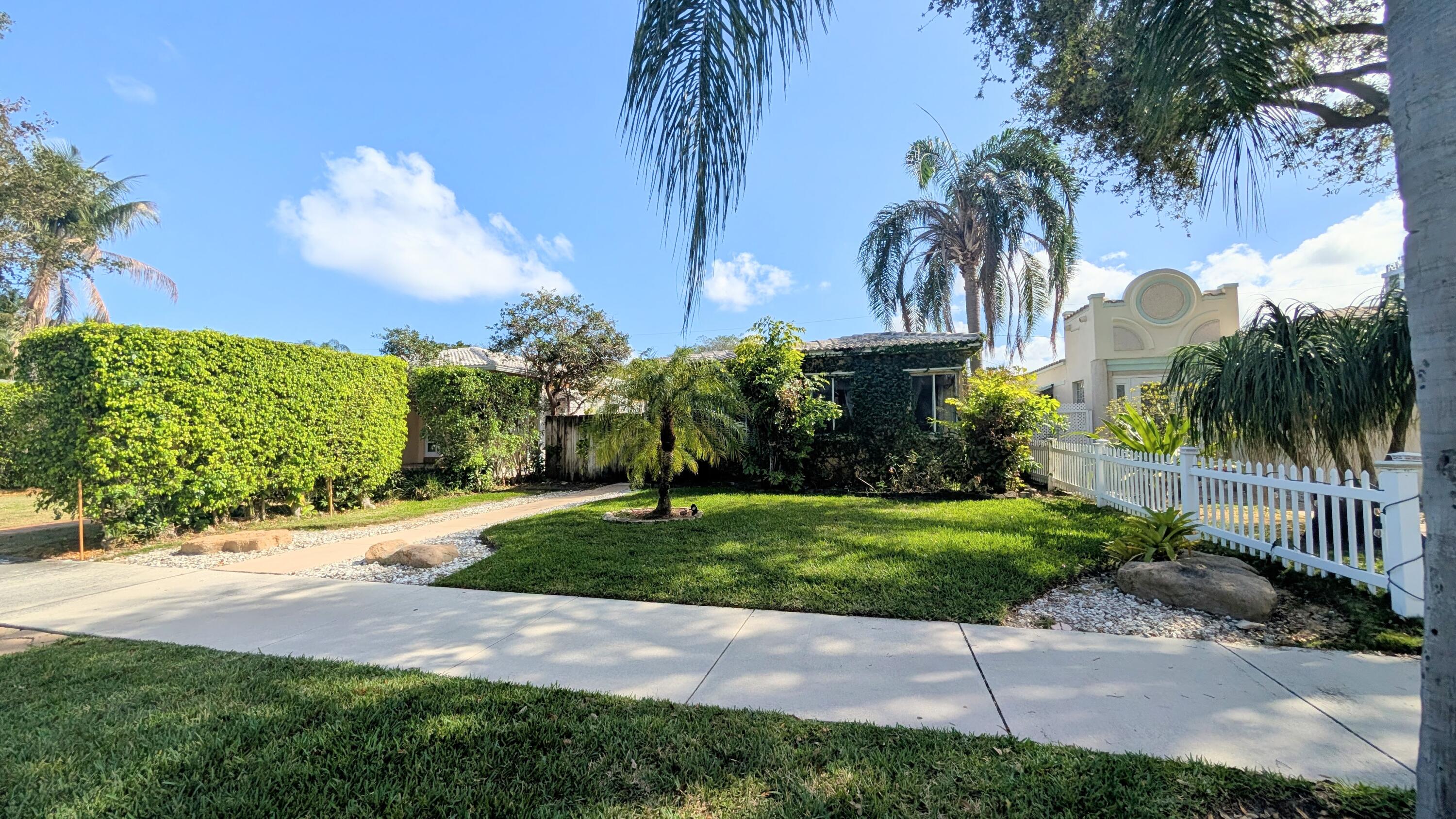 View details of listing 1626 Tyler Street, Hollywood, FL 33020 Hollywood with MLS# 