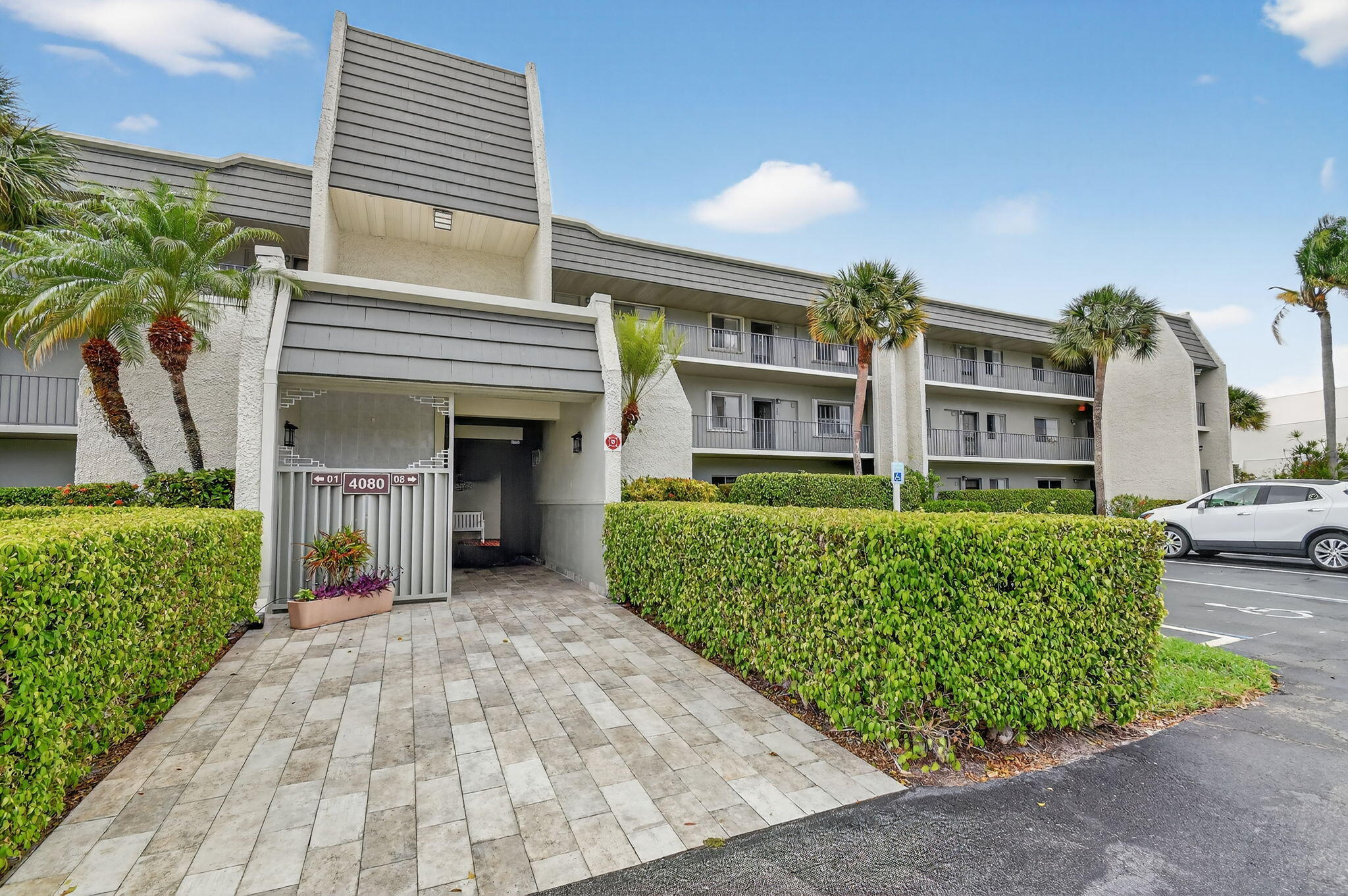 View details of listing 4080 Tivoli Court E 206, Lake Worth, FL 33467 Lake Worth with MLS# 