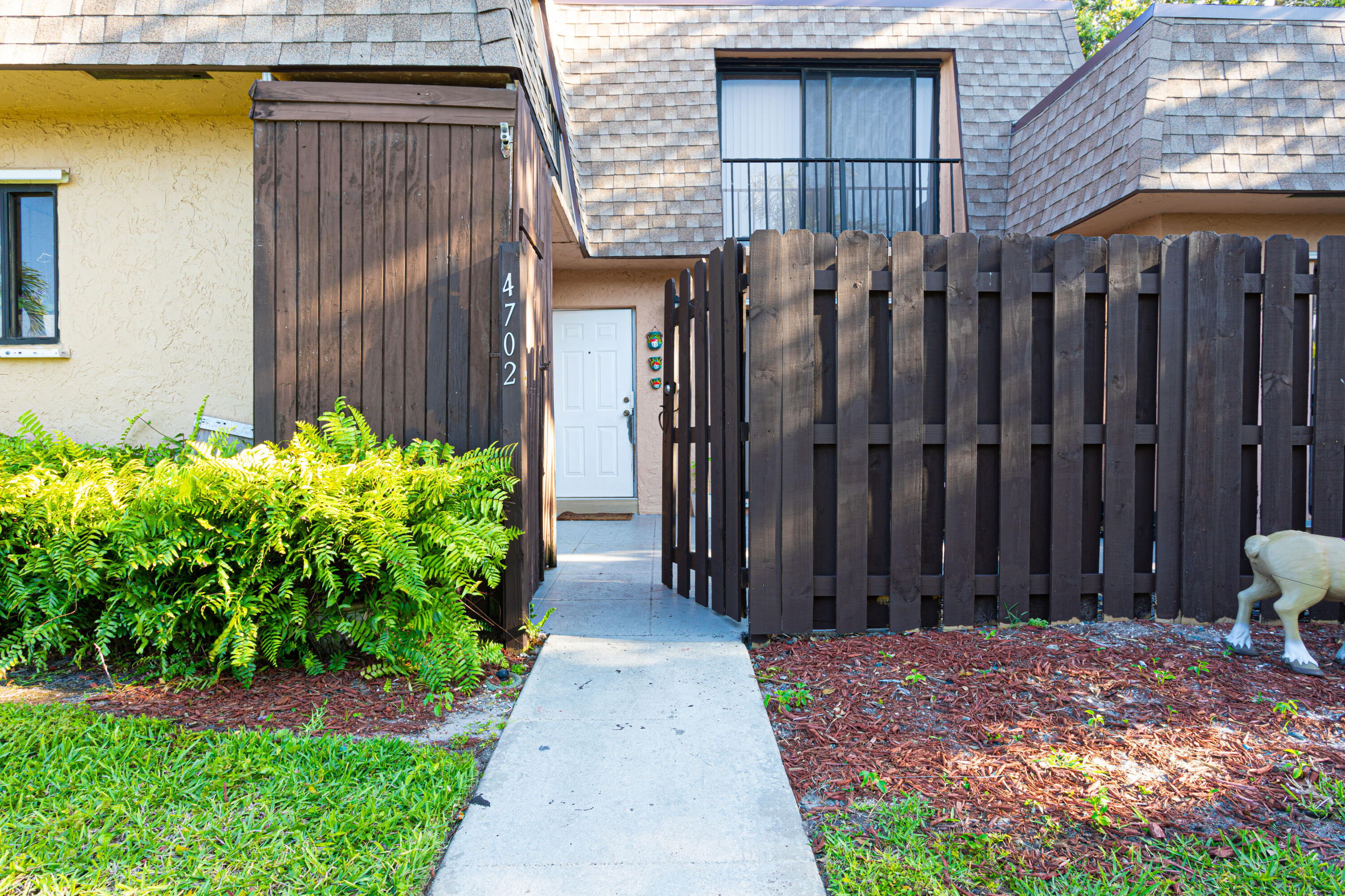 View details of listing 4702 Waterview Circle, Palm Springs, FL 33461 Palm Springs with MLS# 