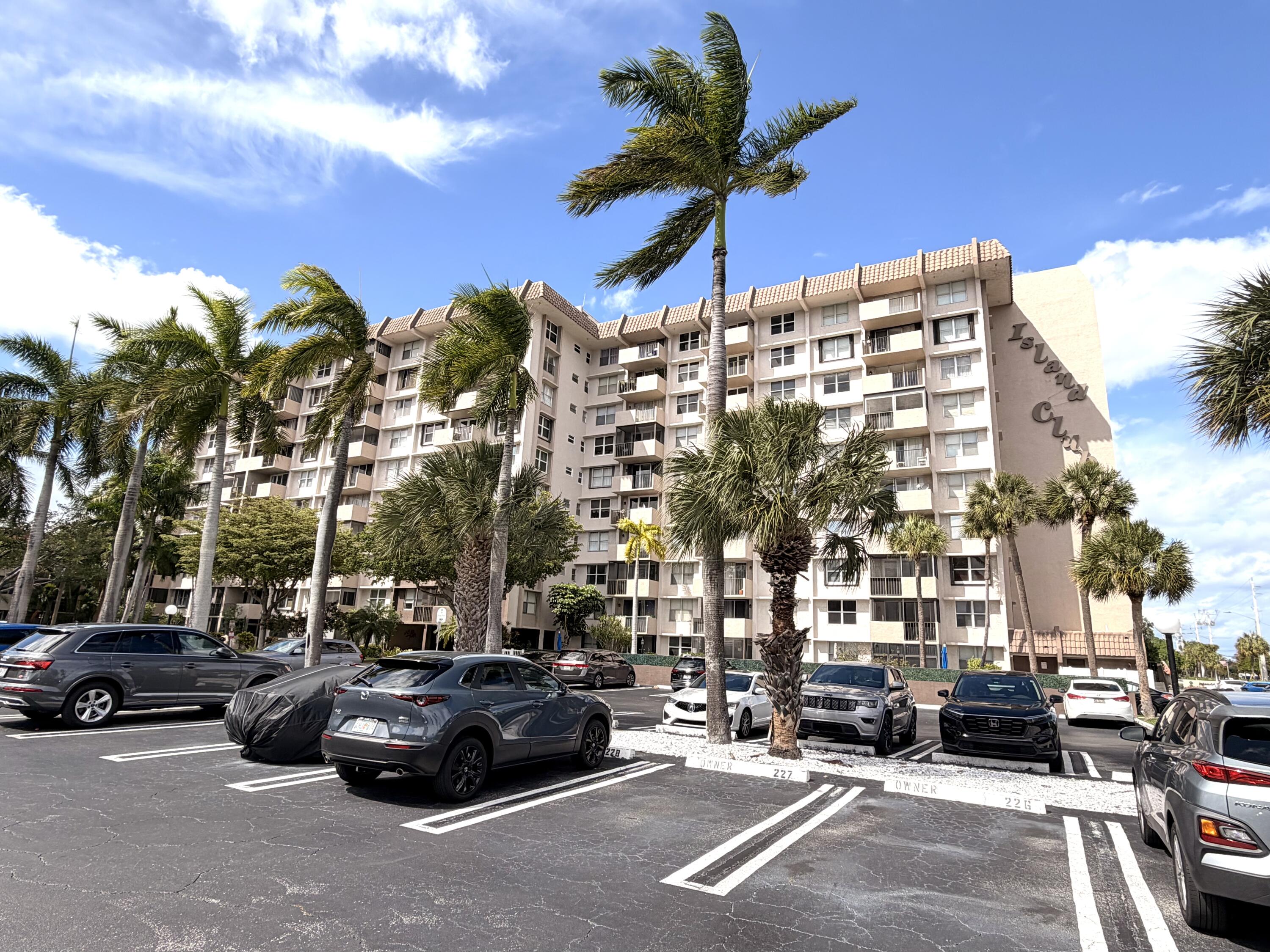 View details of listing 777 S Federal Highway Rph11, Pompano Beach, FL 33062 Pompano Beach with MLS# 