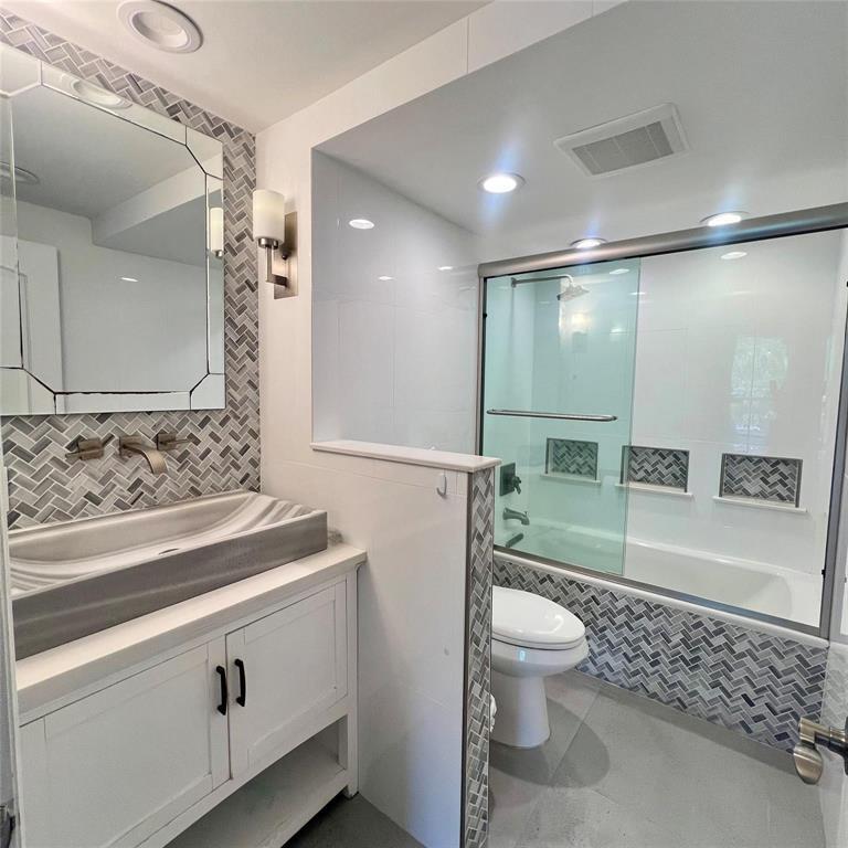 View details of listing 3900 N Hills Drive 208, Hollywood, FL 33021 Hollywood with MLS# 