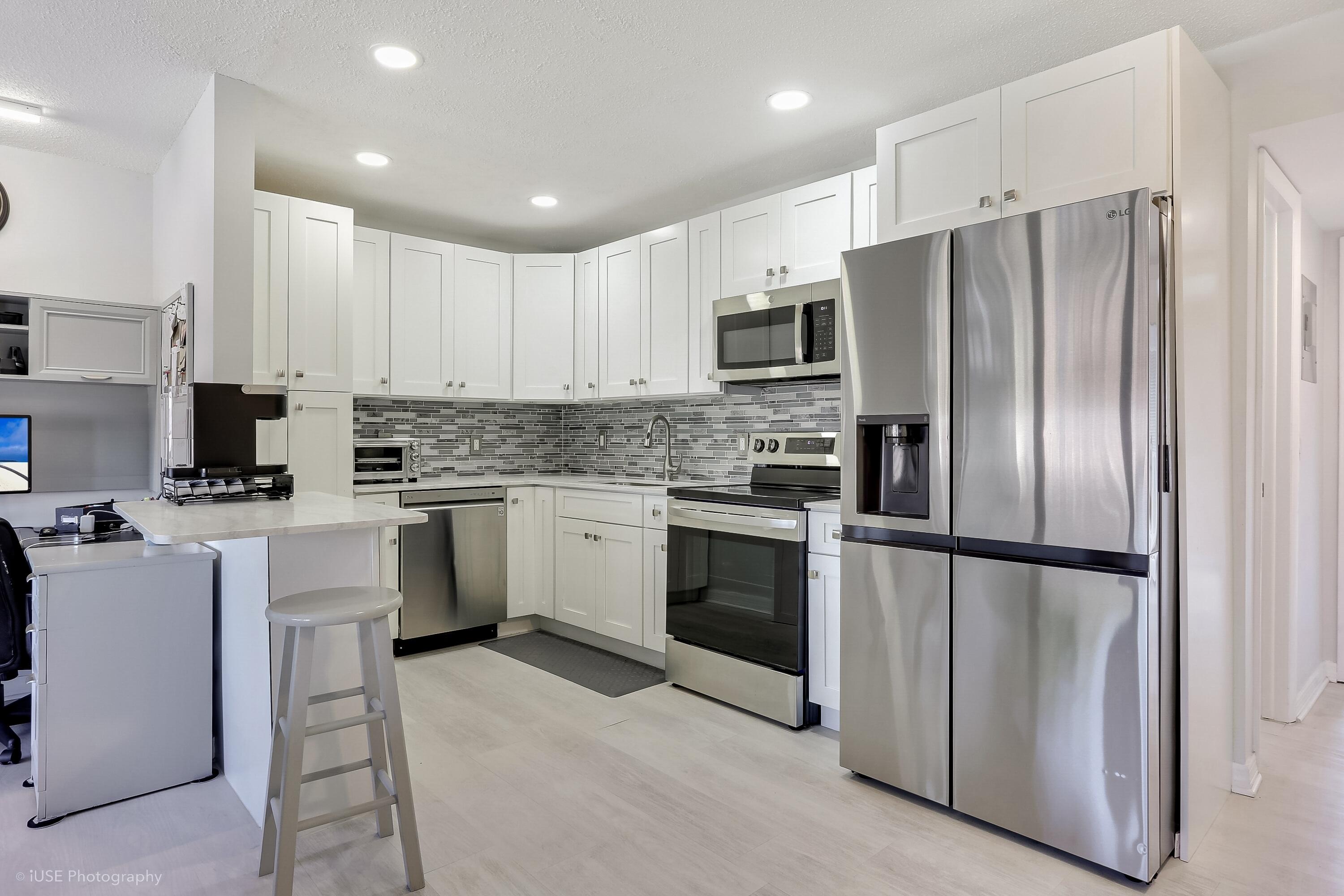 View details of listing 94 Hastings F, West Palm Beach, FL 33417 West Palm Beach with MLS# 