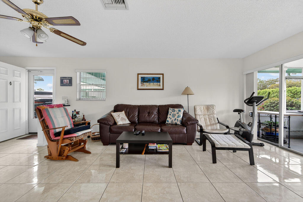 View details of listing 622 Hummingbird Lane, Delray Beach, FL 33445 Delray Beach with MLS# 
