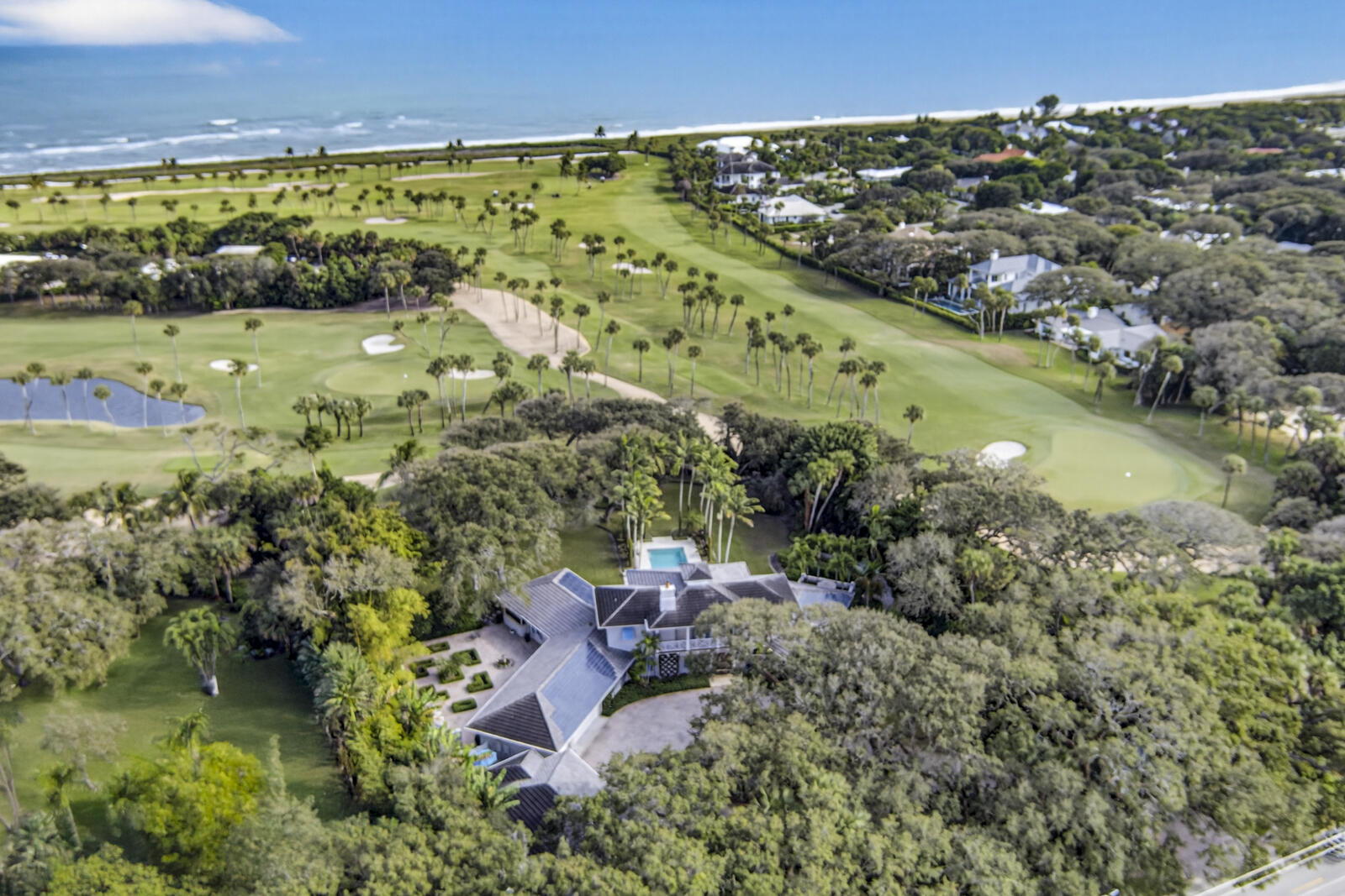 View details of listing 2010 Club Drive, Vero Beach, FL 32963 Vero Beach with MLS# 