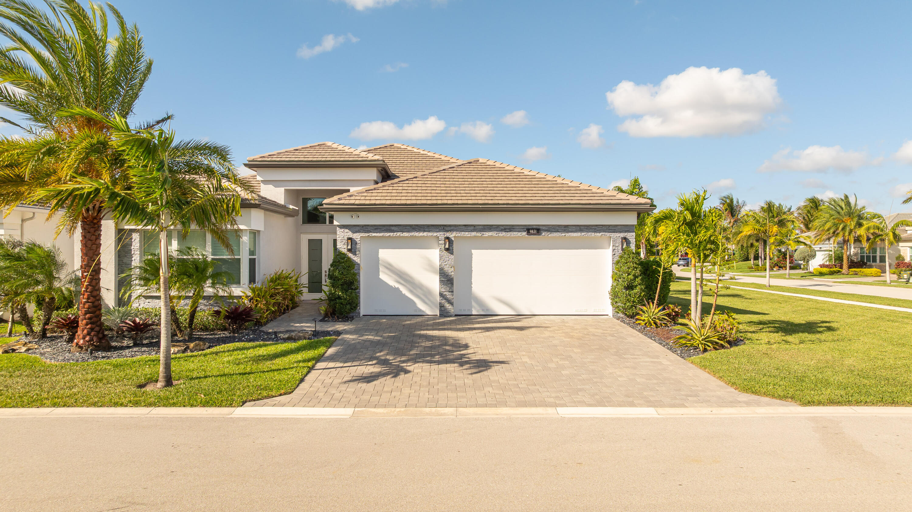 View details of listing 9831 Great Barrier Trail, Boynton Beach, FL 33473 Boynton Beach with MLS# 