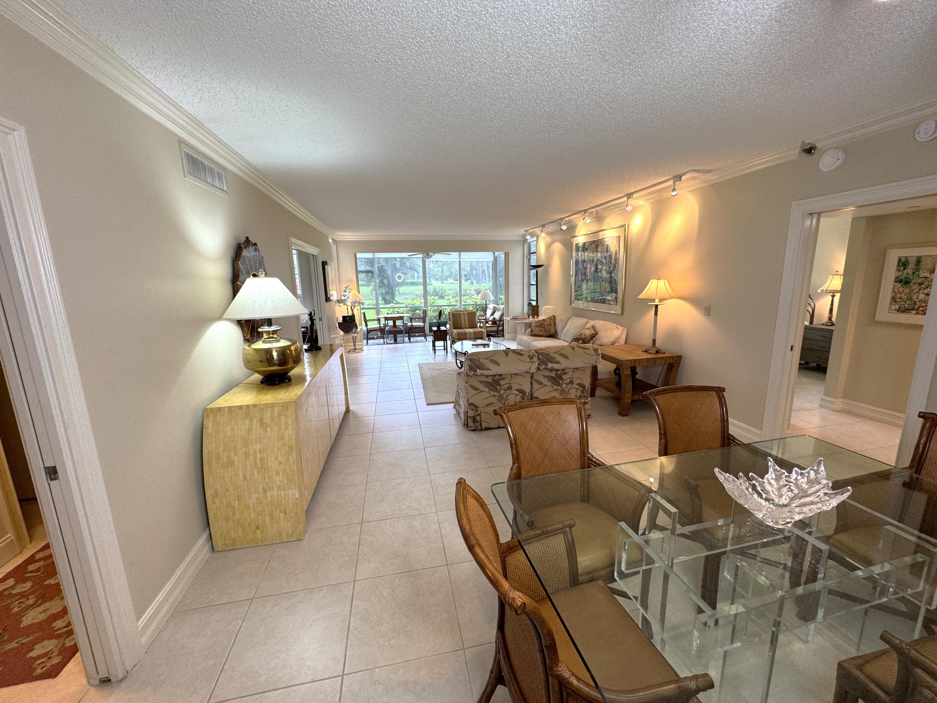 View details of listing 625 Oaks Drive 106, Pompano Beach, FL 33069 Pompano Beach with MLS# 