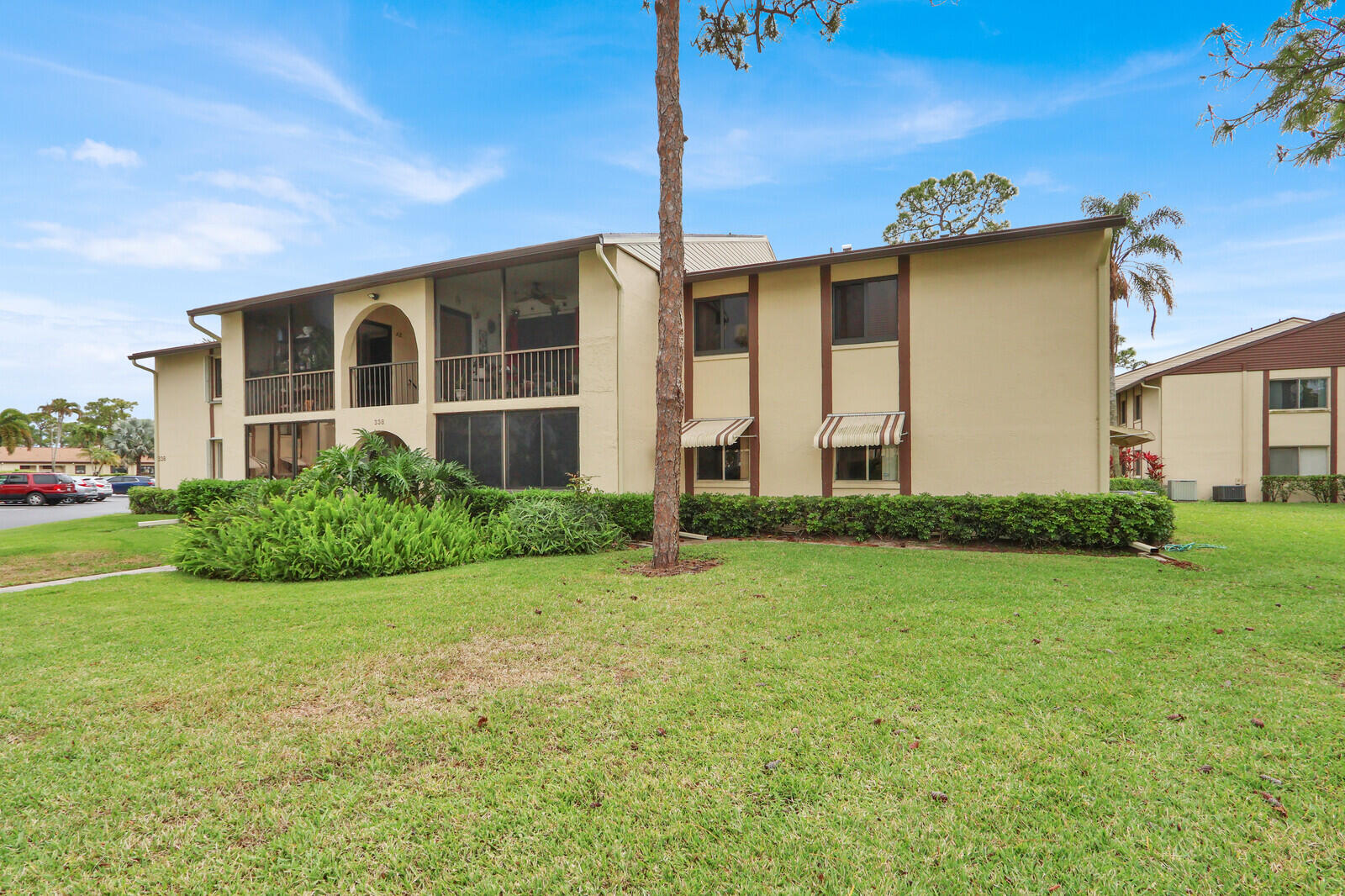 View details of listing 338 Knotty Pine Circle D1, Greenacres, FL 33463 Greenacres with MLS#