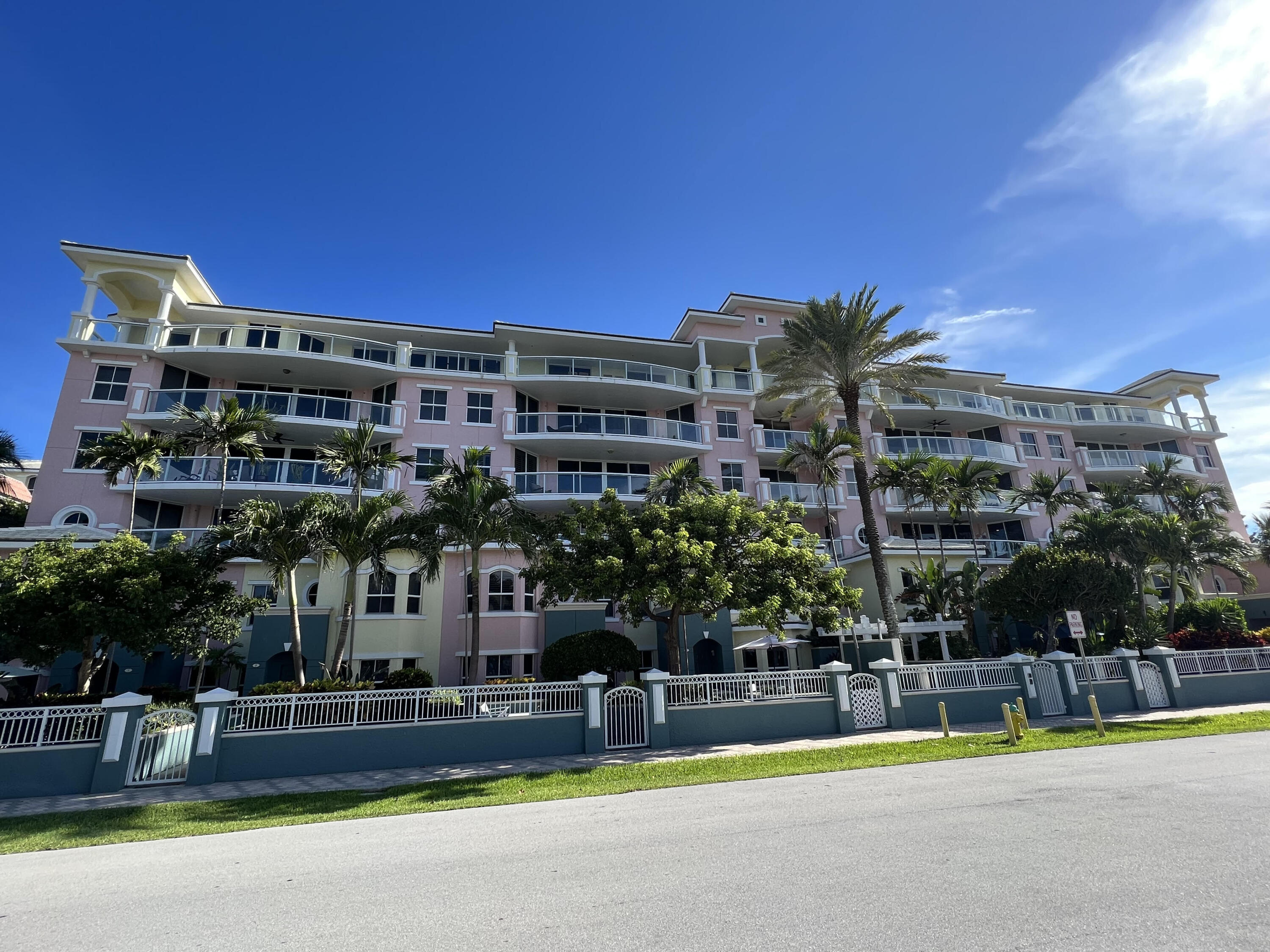 View details of listing 2051 SE 3rd Street Th3, Deerfield Beach, FL 33441 Deerfield Beach with MLS# 