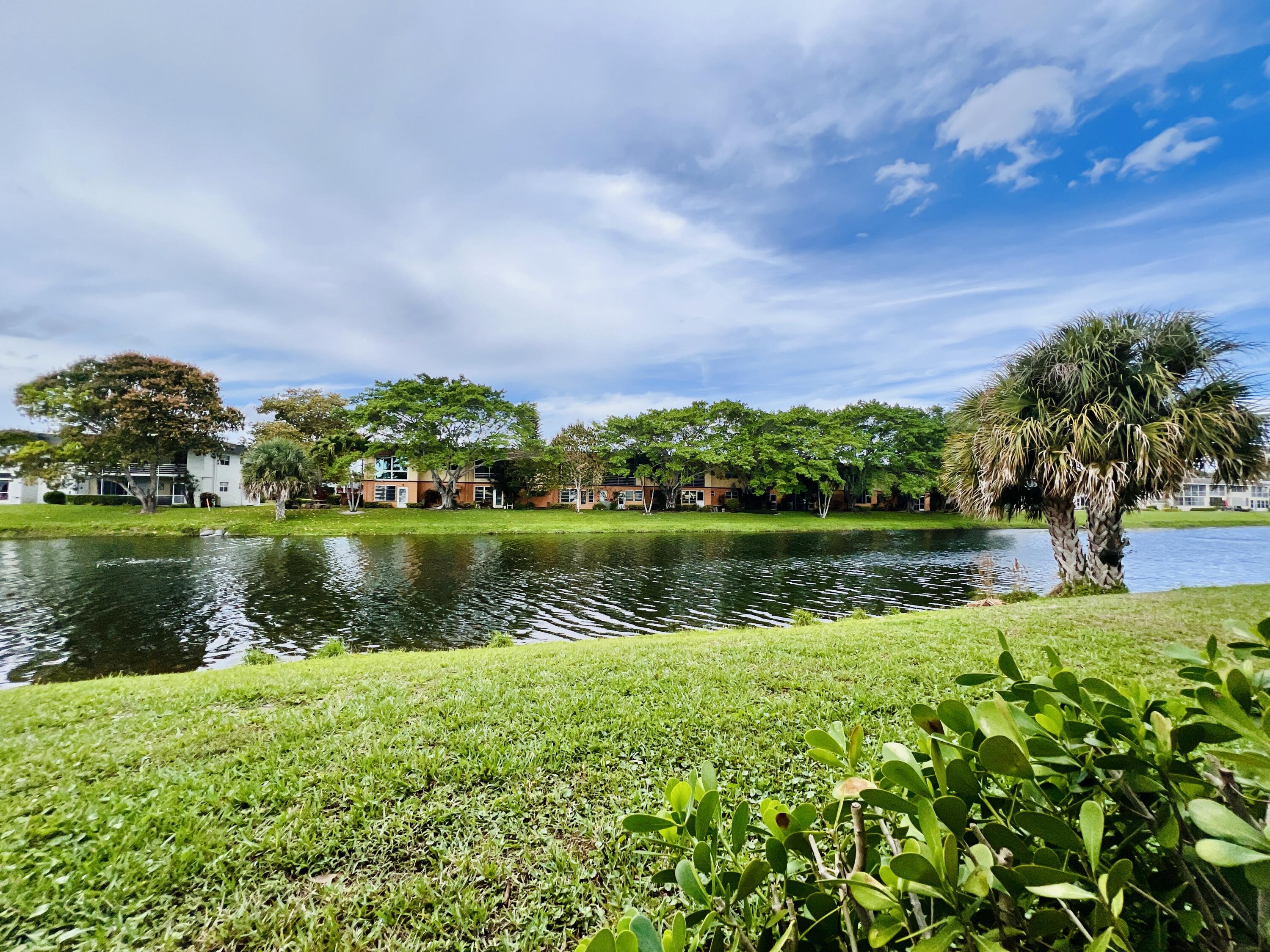 View details of listing 27 Sheffield B, West Palm Beach, FL 33417 West Palm Beach with MLS#