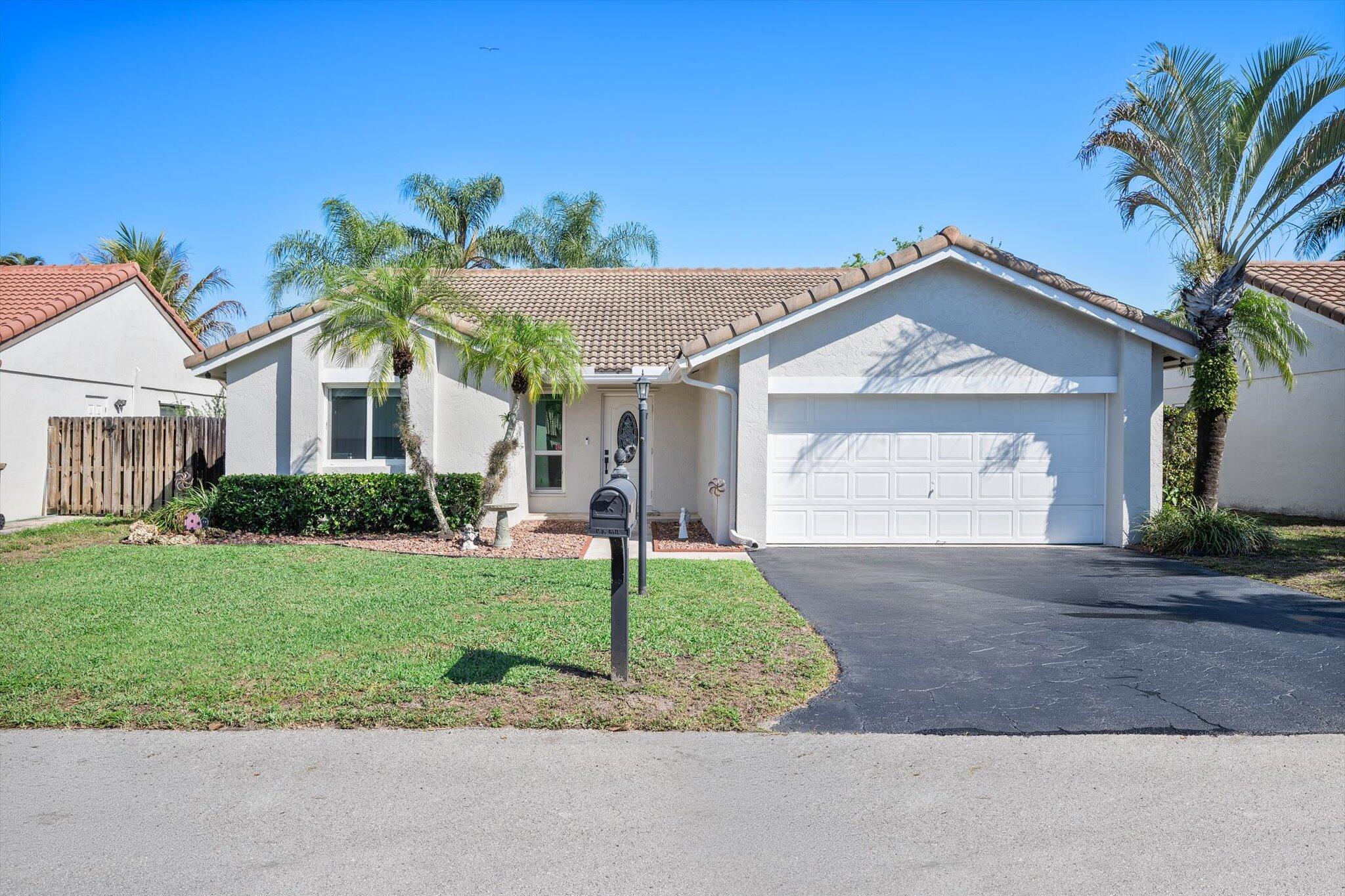 View details of listing 15541 Dover Court, Davie, FL 33331 Davie with MLS#