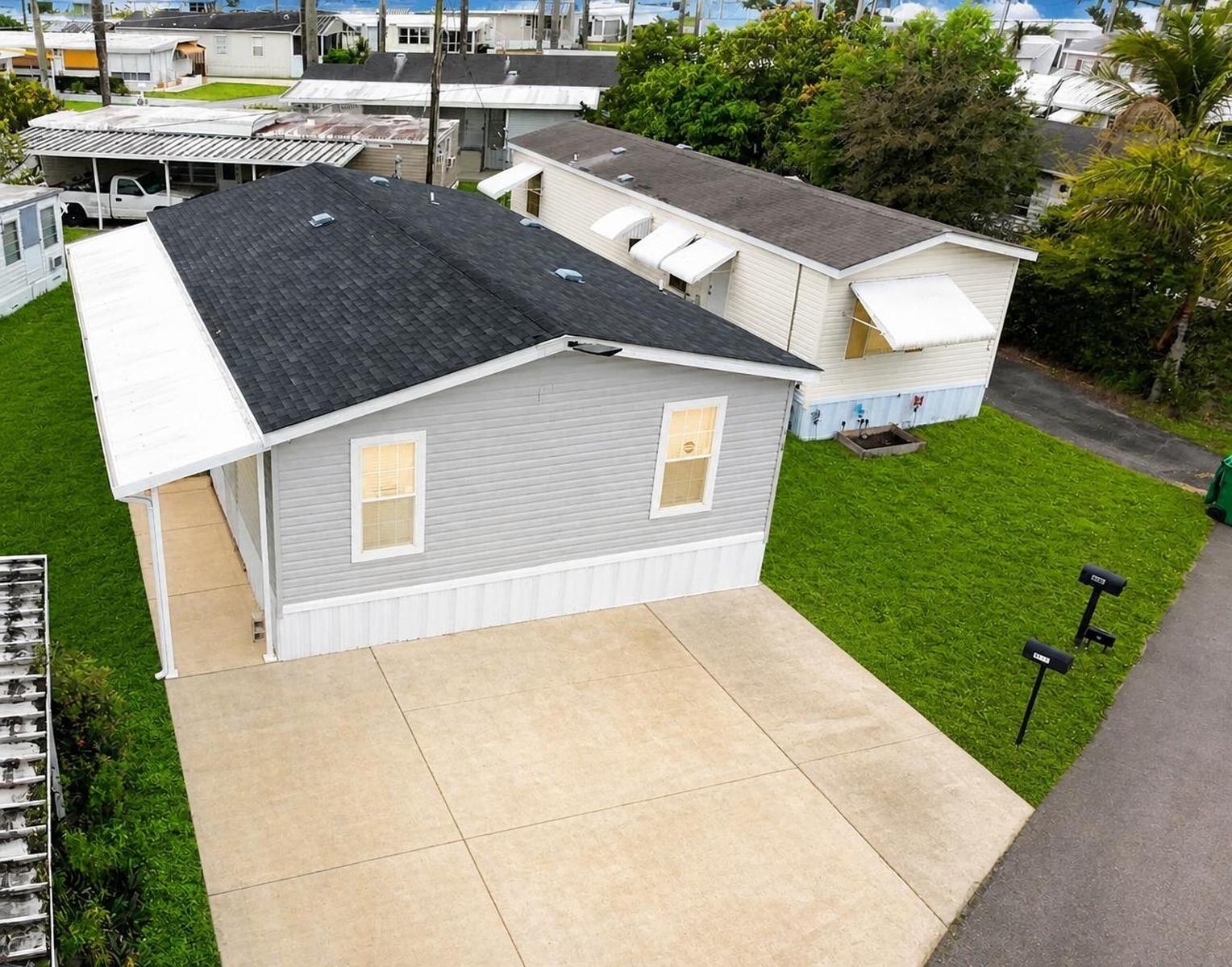View details of listing 8516 SW 17th Court, Davie, FL 33324 Davie with MLS#