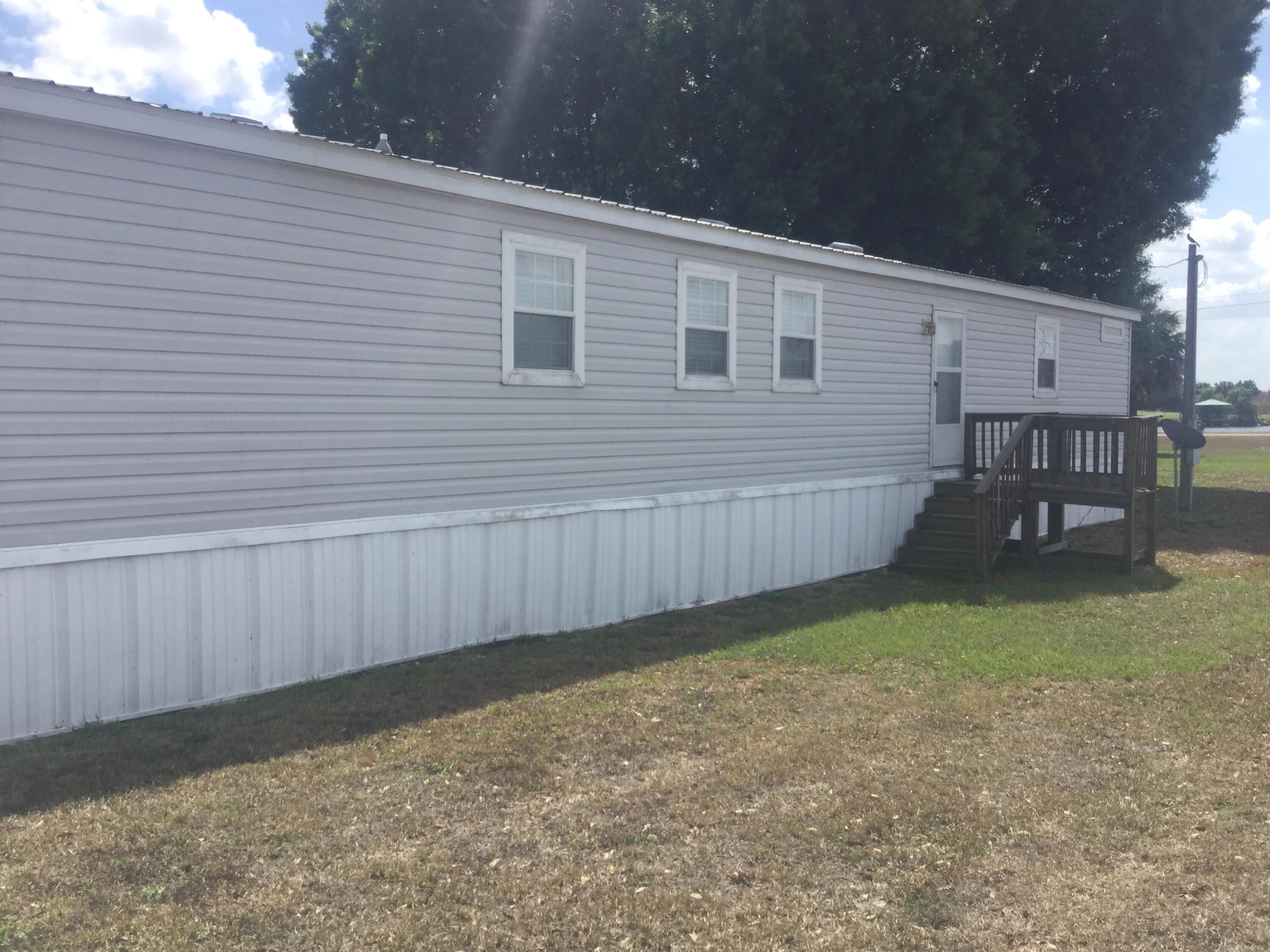 View details of listing 1753 West Avenue, Moore Haven, FL 33471 Moore Haven with MLS#
