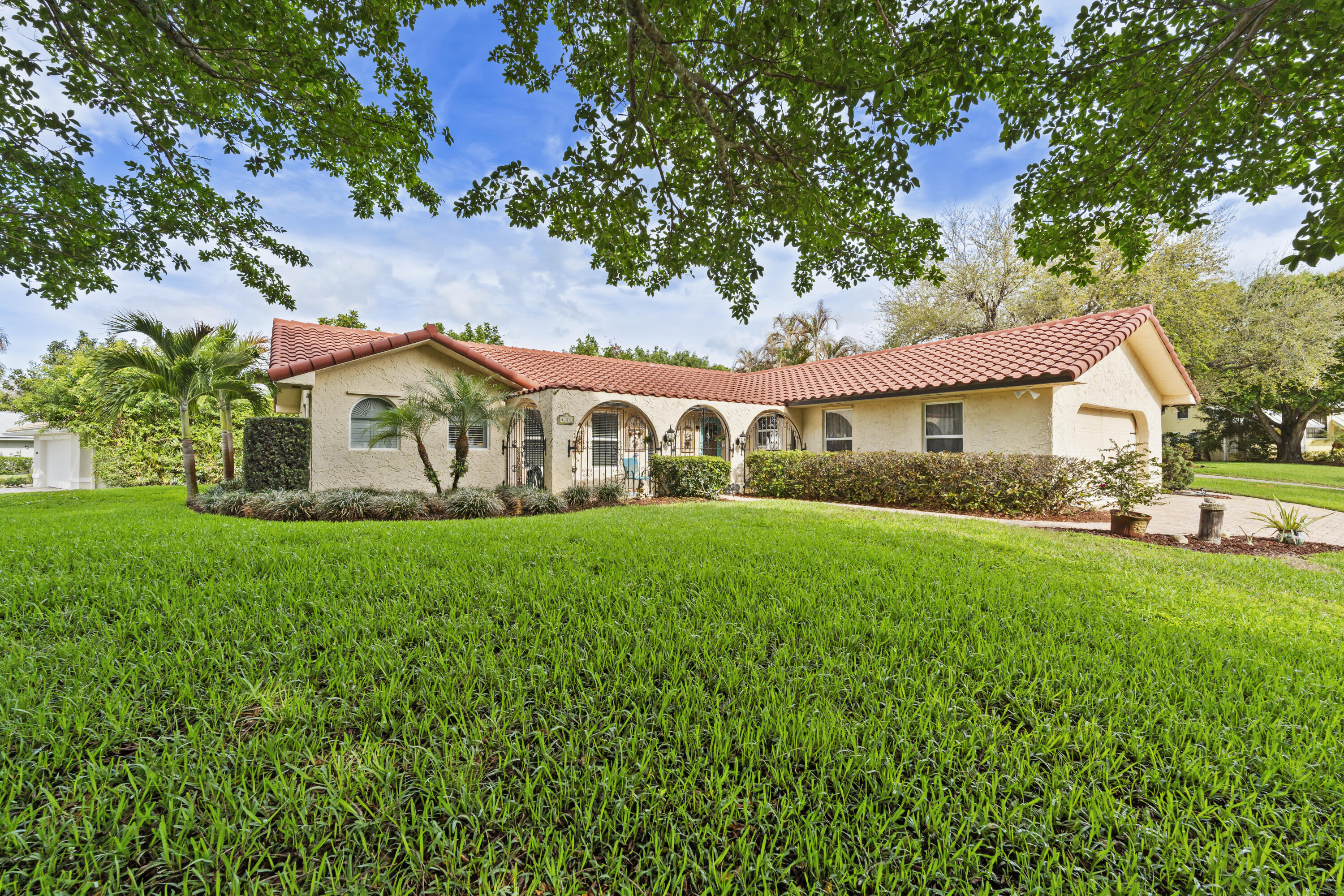 View details of listing 4176 SE Fairway Court, Stuart, FL 34997 Stuart with MLS#