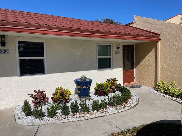 View details of listing 307 Lake Evelyn Drive, West Palm Beach, FL 33411 West Palm Beach with MLS#