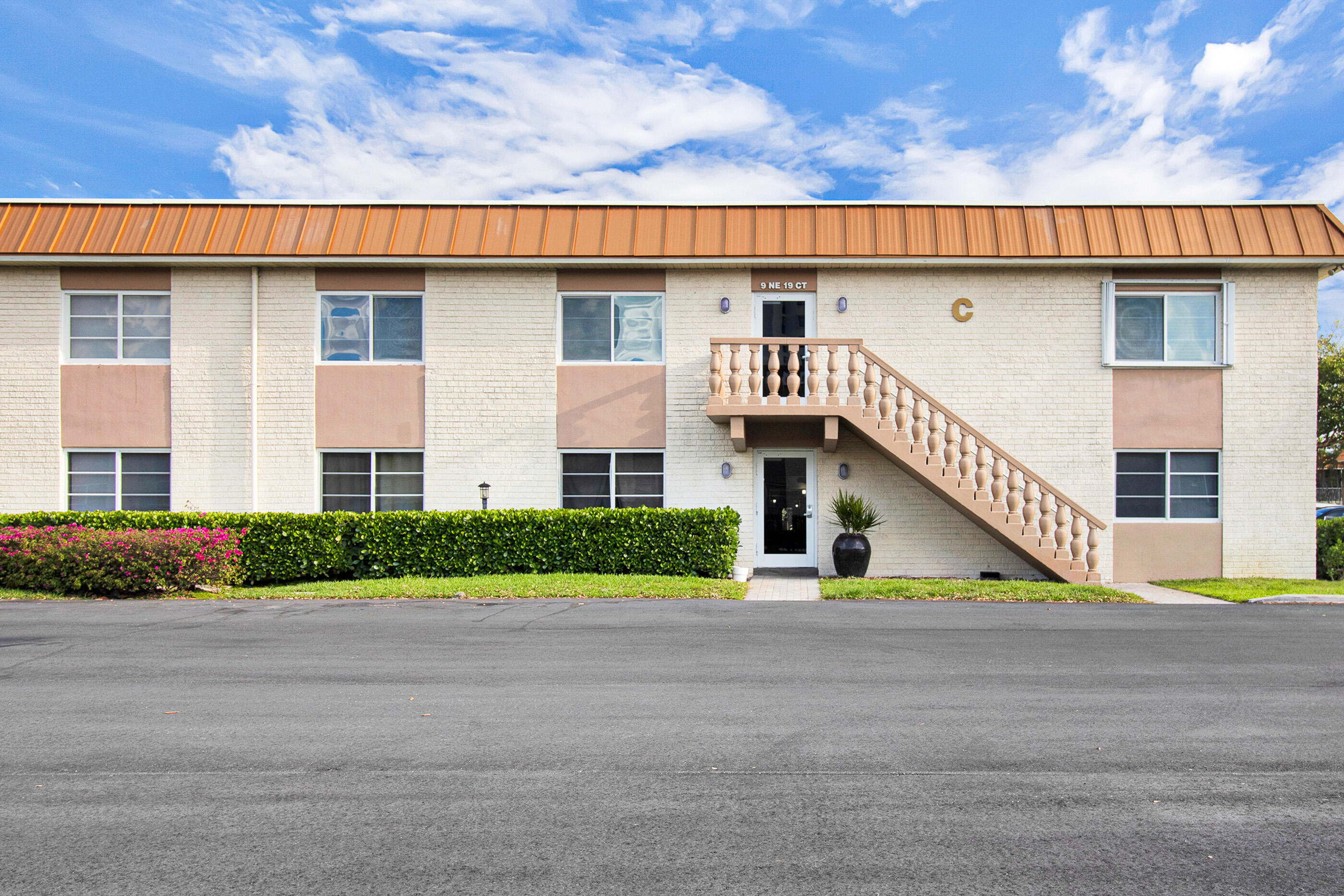 View details of listing 9 NE 19th Court 212c, Wilton Manors, FL 33305 Wilton Manors with MLS#