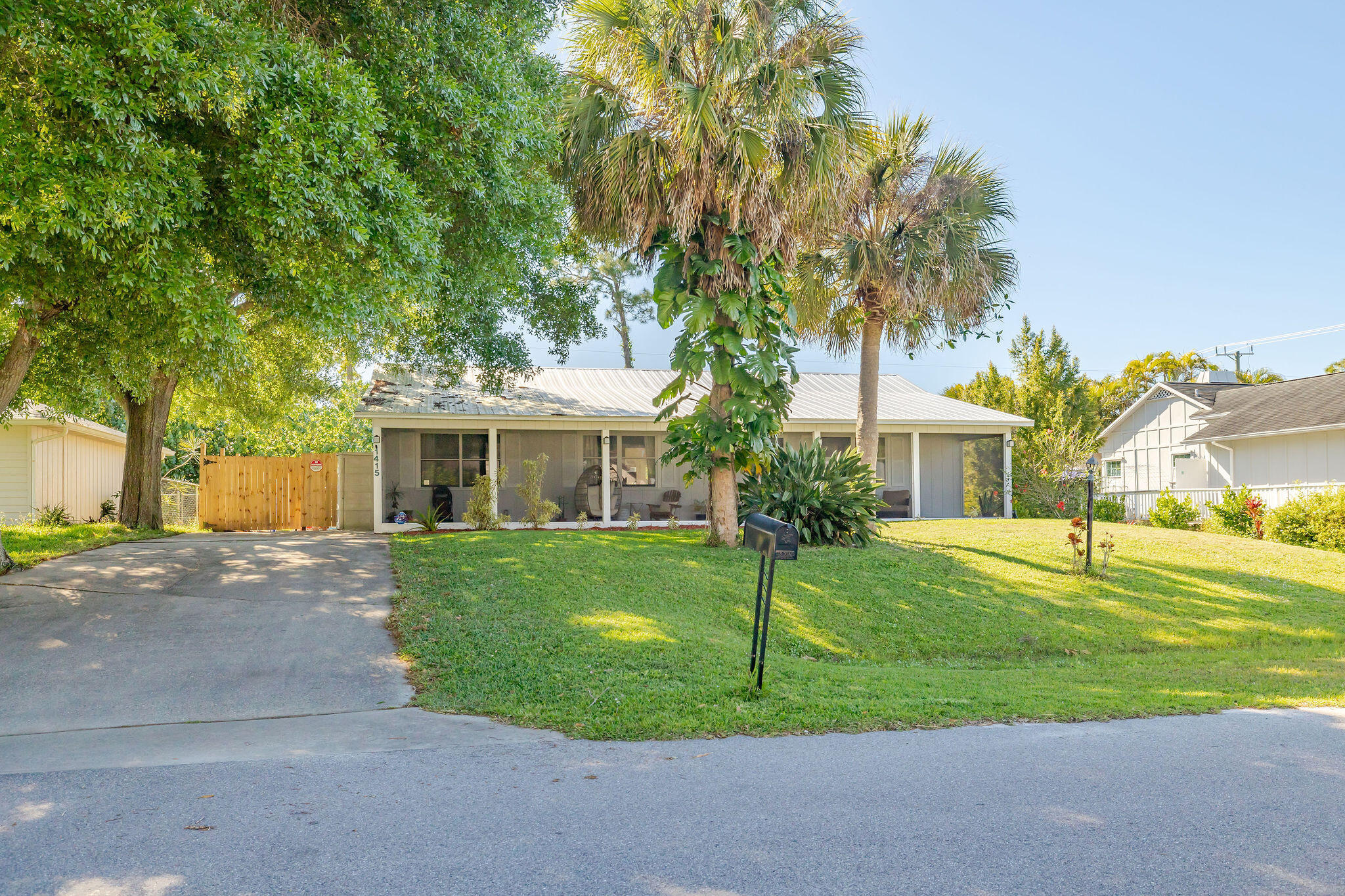View details of listing 1415 SW 16th Ct Court SW, Vero Beach, FL 32962 Vero Beach with MLS#