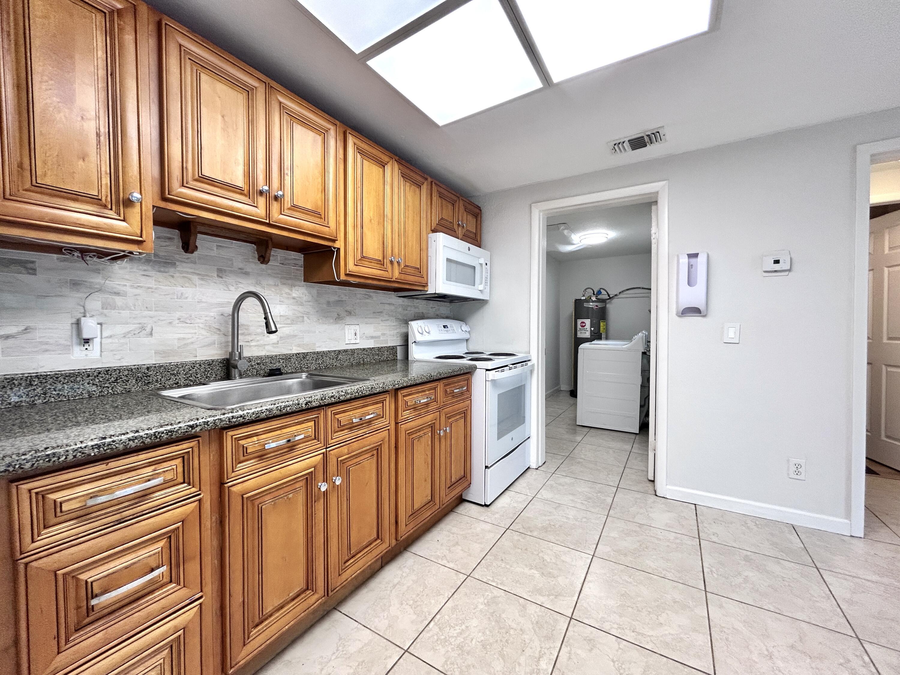 View details of listing 7168 Southgate Boulevard 7168, Tamarac, FL 33321 Tamarac with MLS#