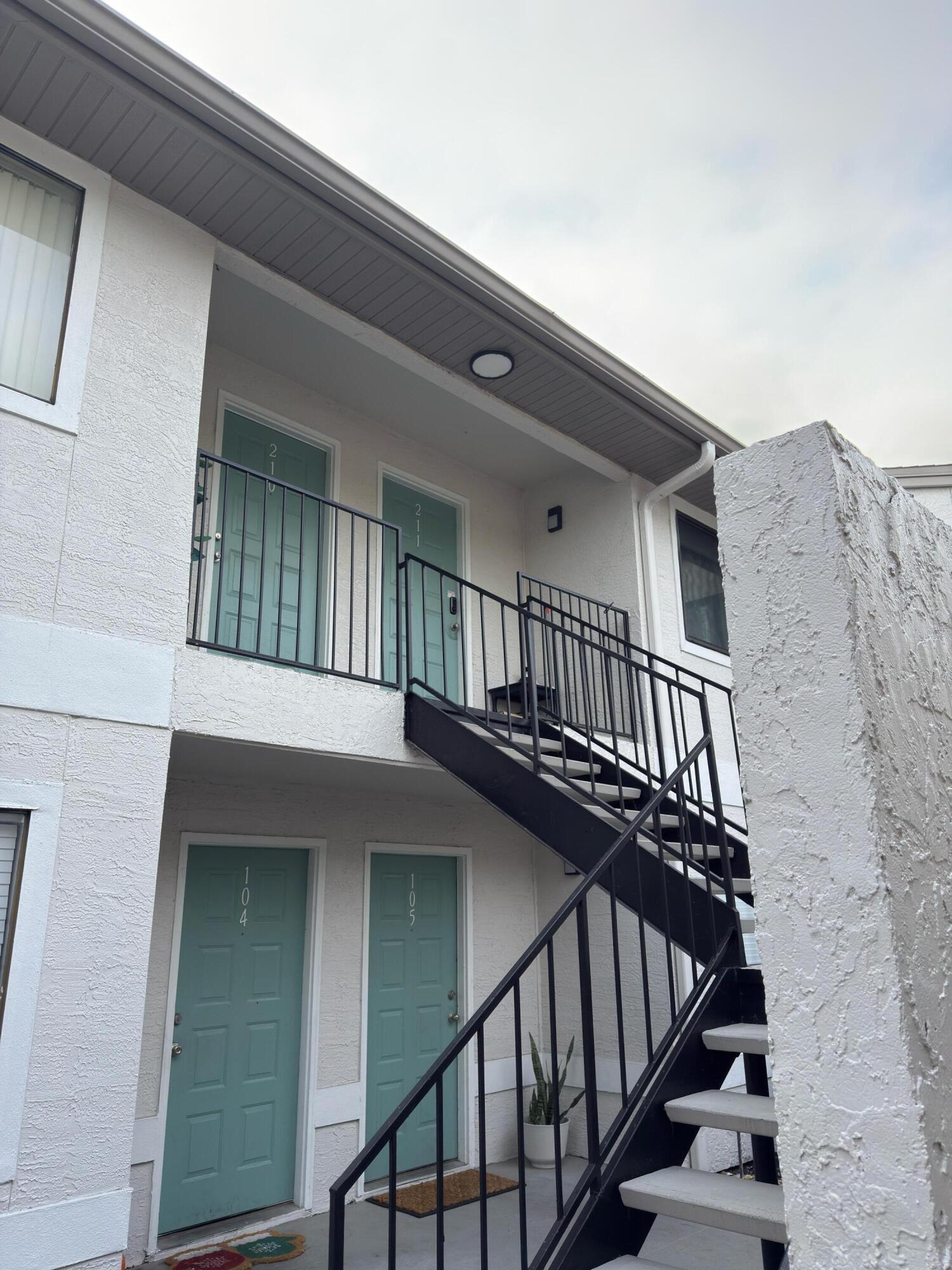 View details of listing 560 Breckenridge Village, Altamonte Springs, FL 32714 Altamonte Springs with MLS#