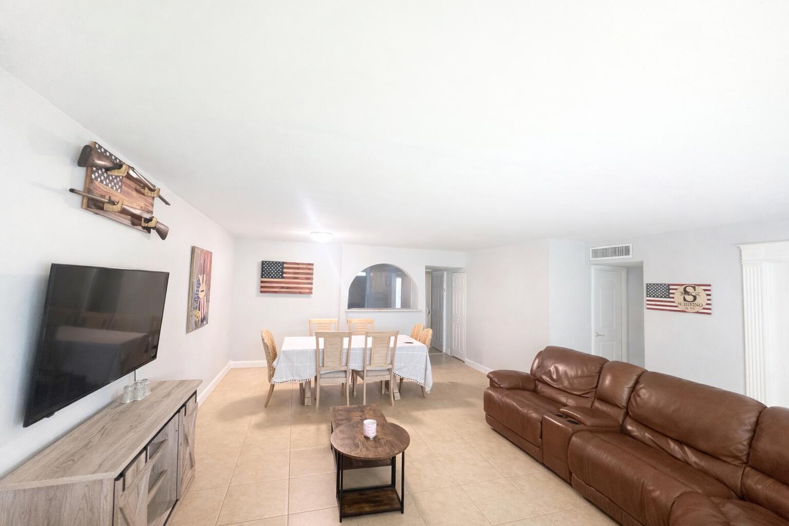 View details of listing 4052 N Pine Island Road 1c, Sunrise, FL 33351 Sunrise with MLS#