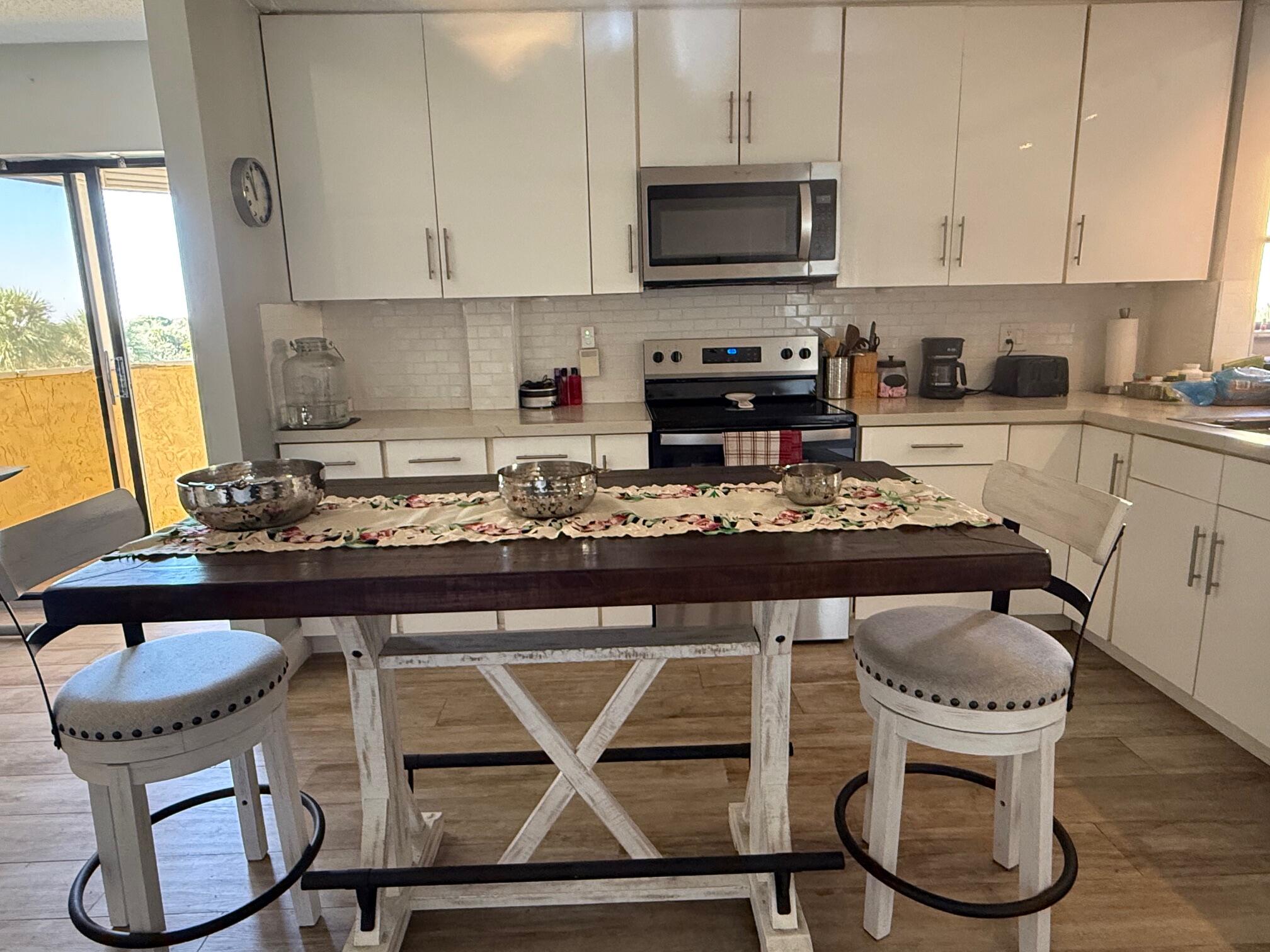 Listing  6475 W Oakland Park Boulevard 401, Lauderhill, FL 33313, Lauderhill, FL 33313