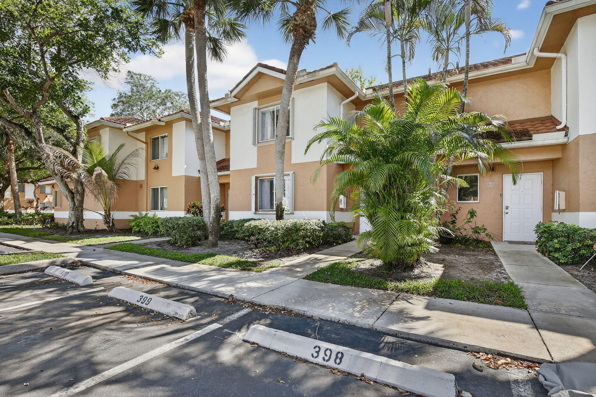 View details of listing 807 NW 91st Terrace NW 807, Plantation, FL 33324 Plantation with MLS#