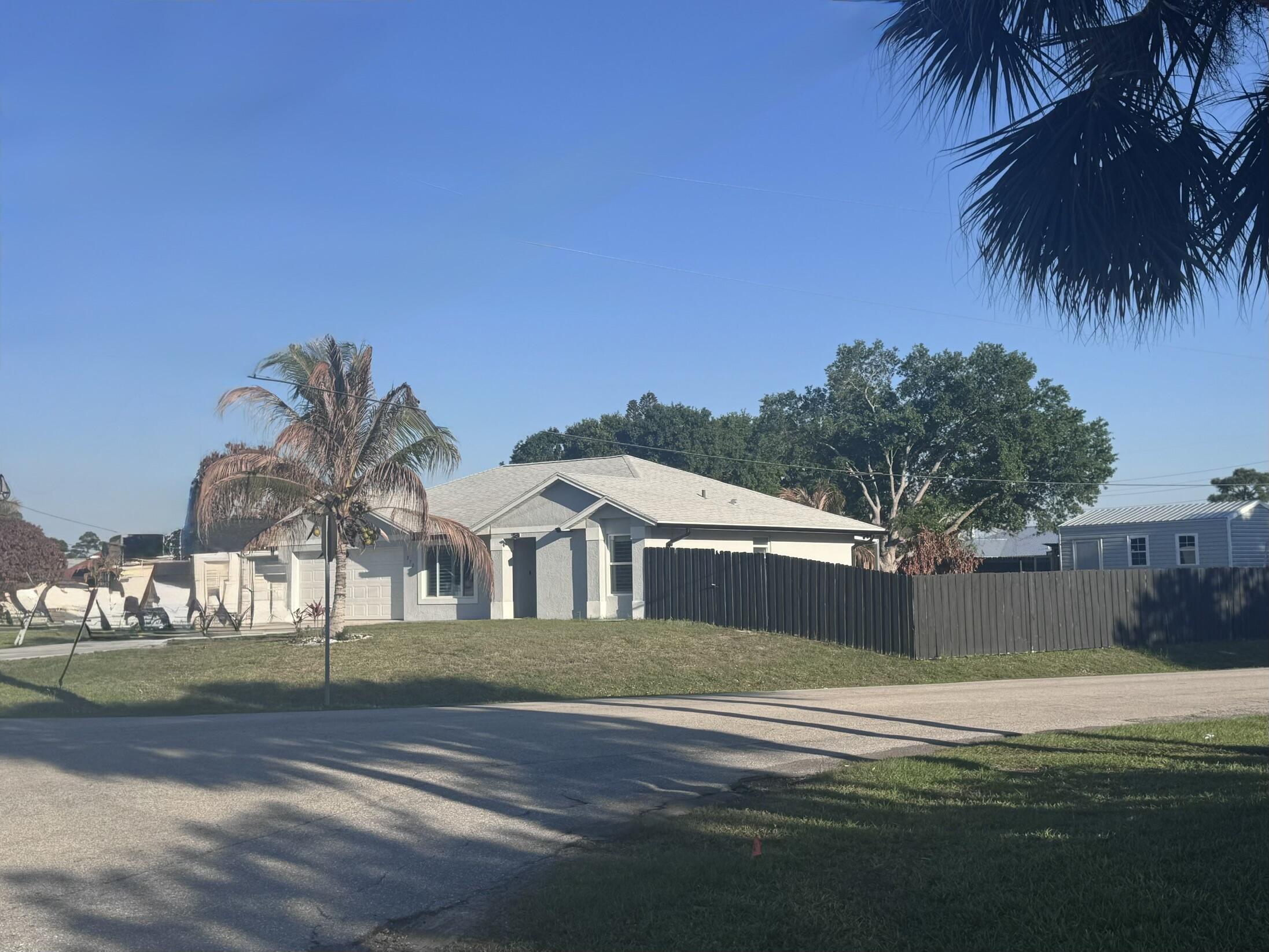 View details of listing 272 SW Crescent Avenue, Port St. Lucie, FL 34984 Port St. Lucie with MLS#