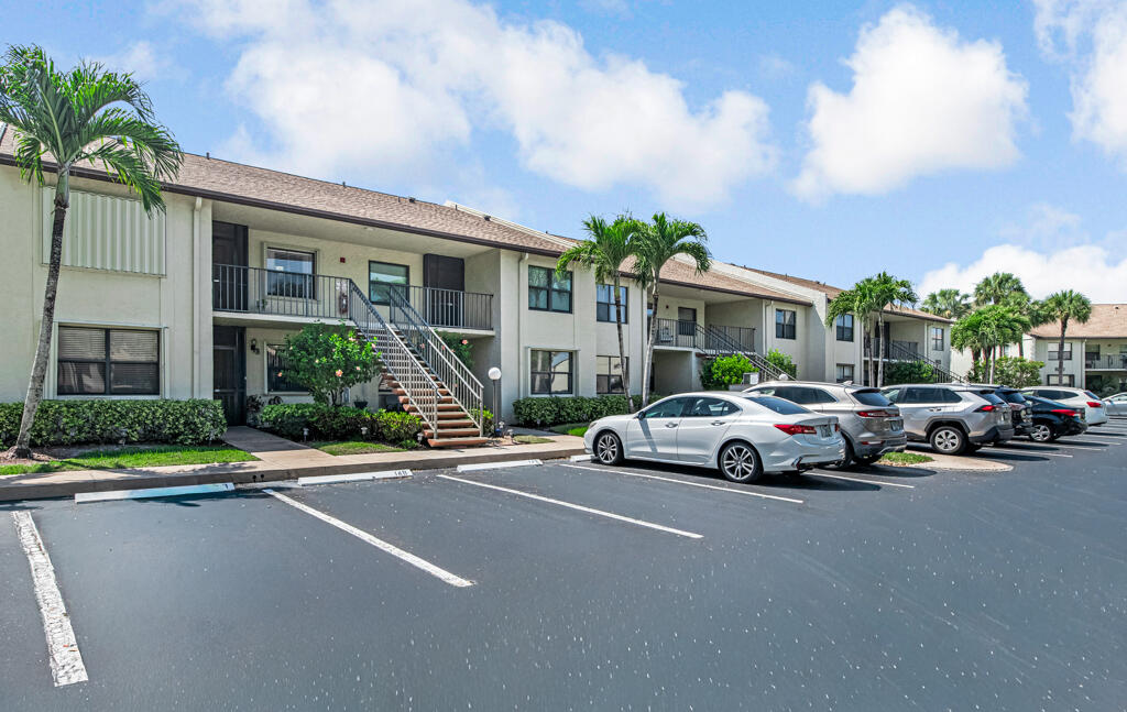 View details of listing 7915 Willow Spring Drive 1223, Lake Worth, FL 33467 Lake Worth with MLS#