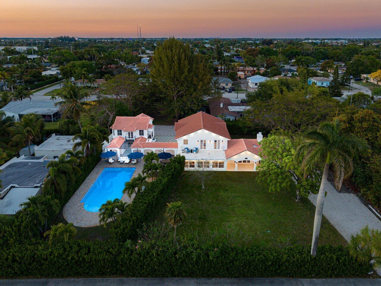 View details of listing 321 SW 1st Avenue, Boynton Beach, FL 33435 Boynton Beach with MLS#
