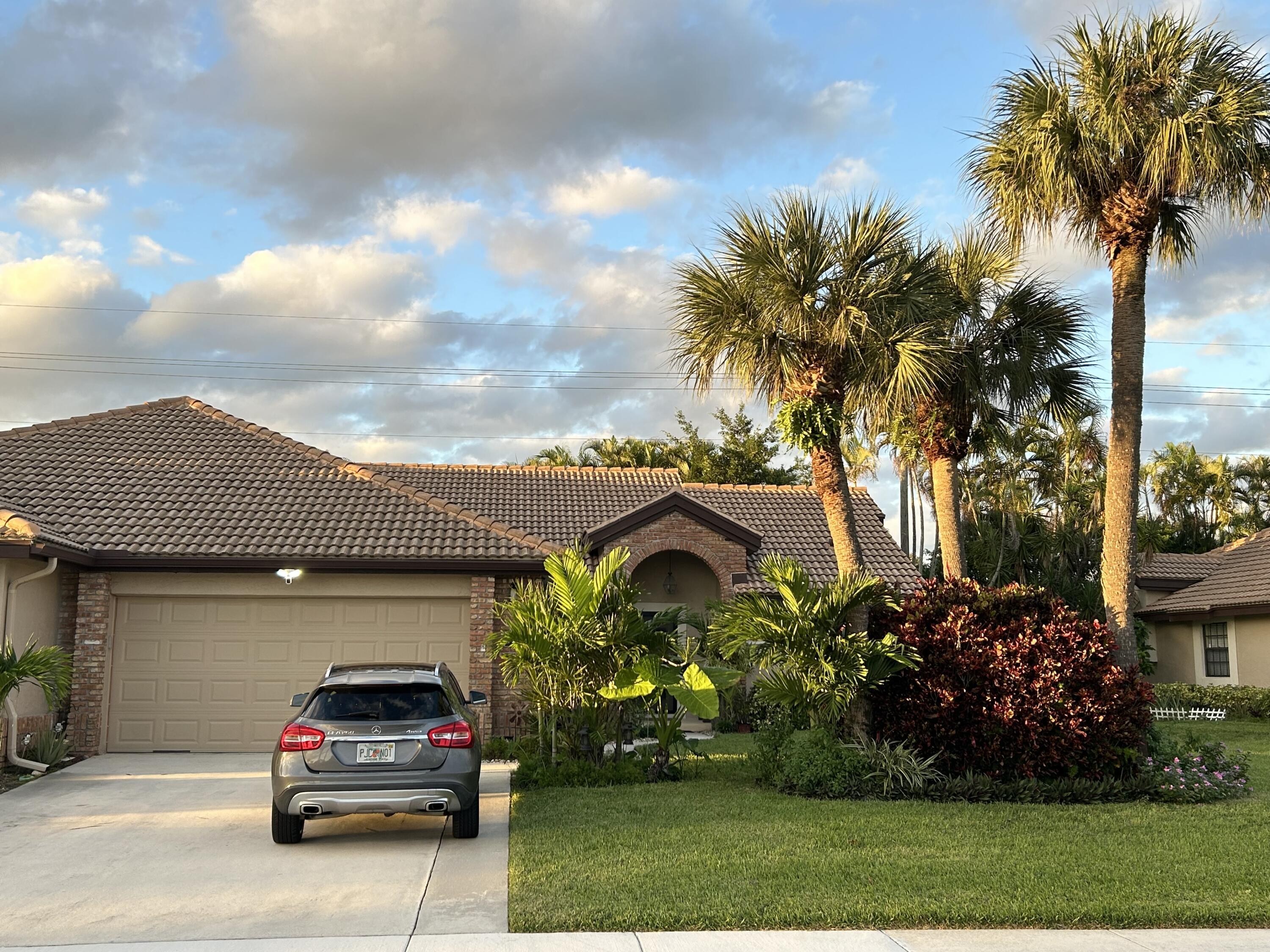 View details of listing 7207 Le Chalet Boulevard, Boynton Beach, FL 33472 Boynton Beach with MLS#