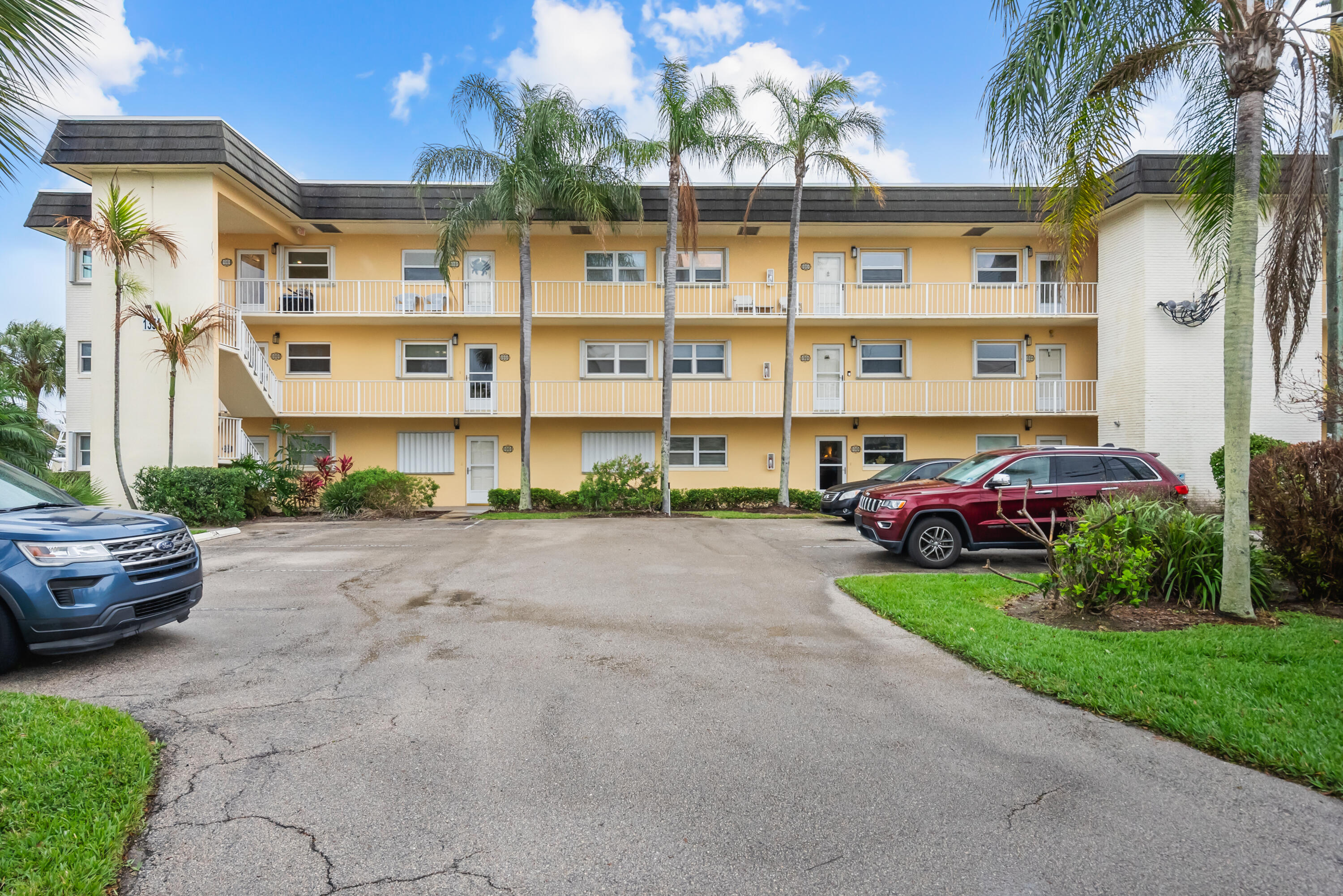 View details of listing 1351 Bayshore Drive 304, Fort Pierce, FL 34949 Fort Pierce with MLS#