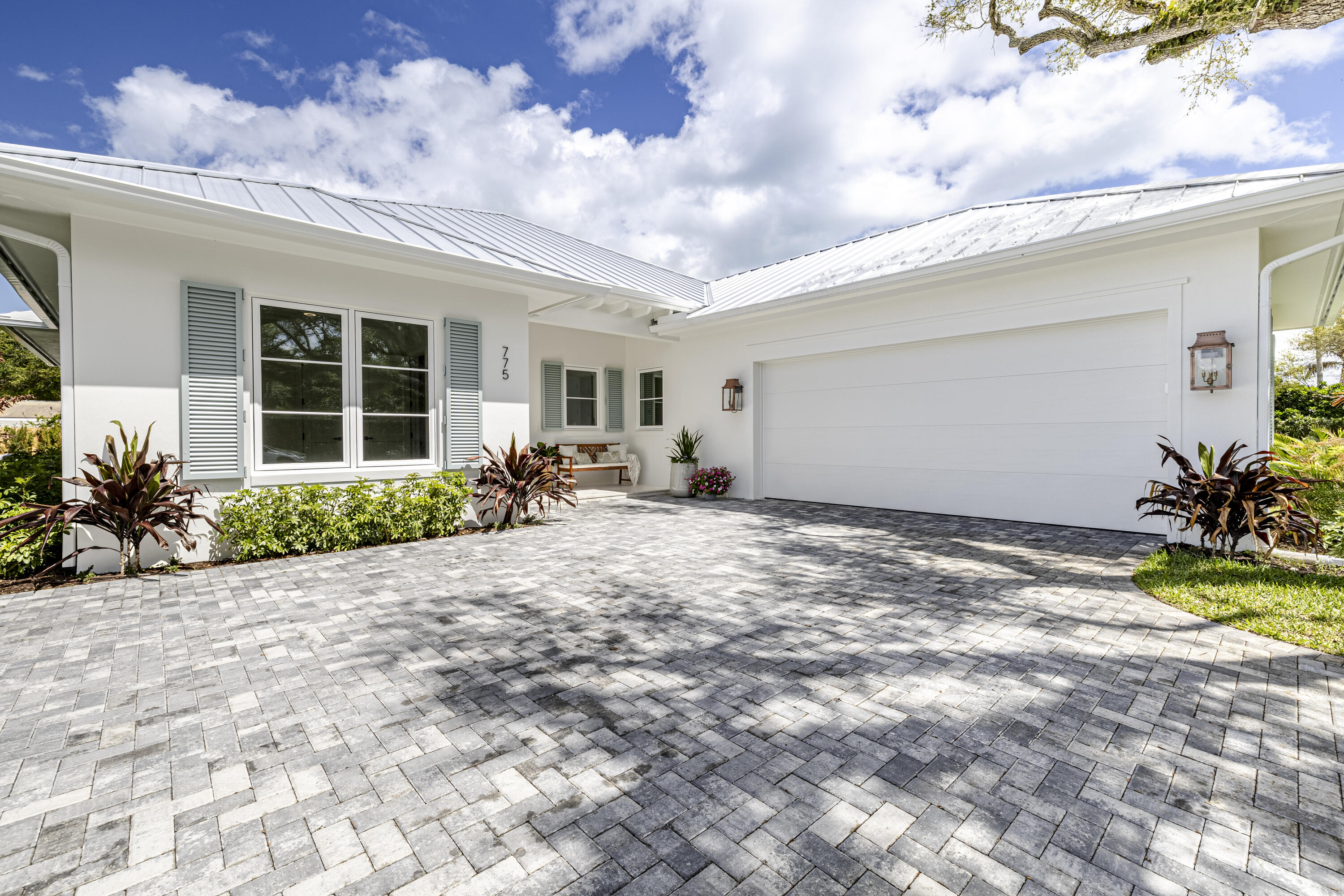 View details of listing 775 Acacia Road, Vero Beach, FL 32963 Vero Beach with MLS#