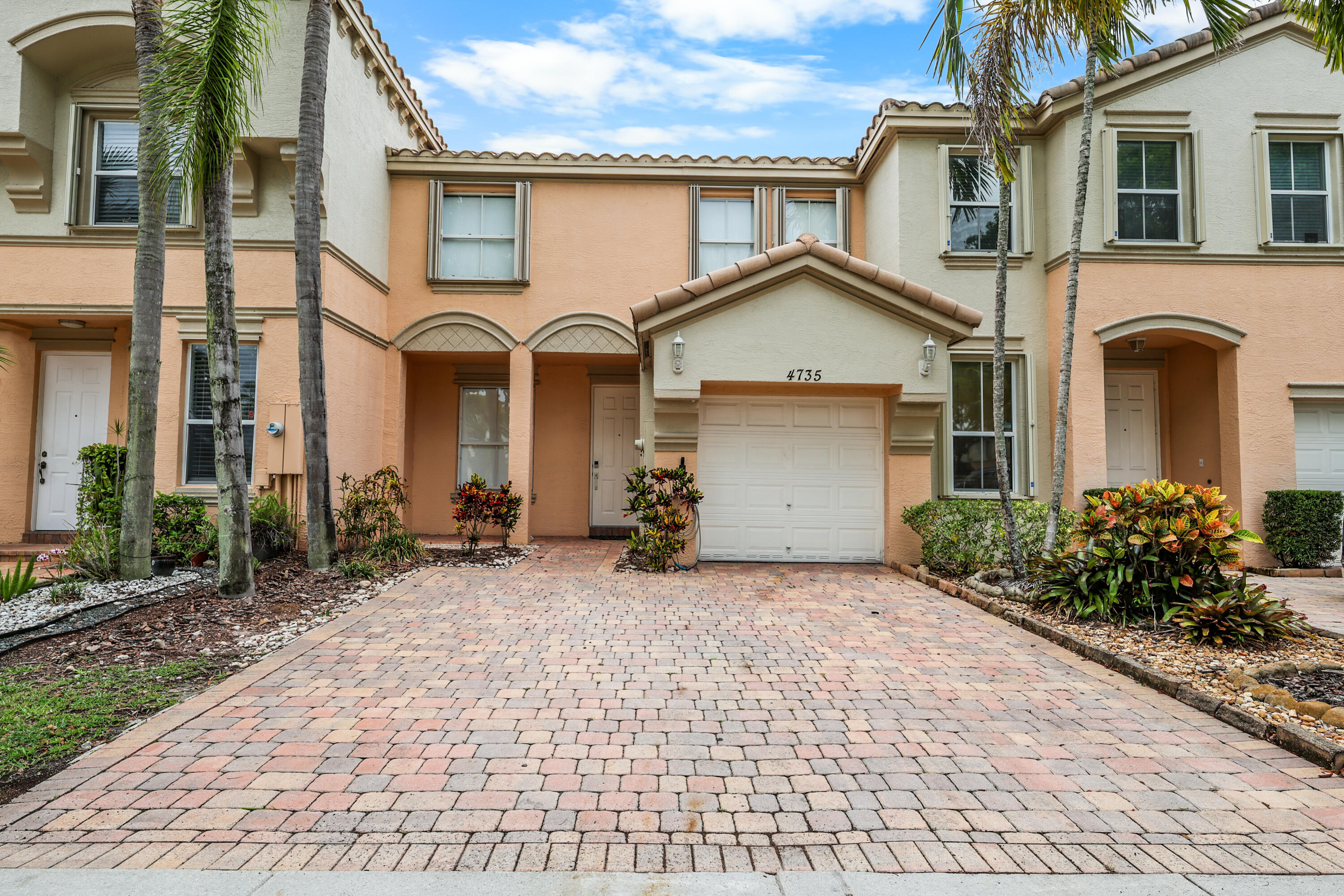 View details of listing 4735 SW 164th Avenue, Miramar, FL 33027 Miramar with MLS#