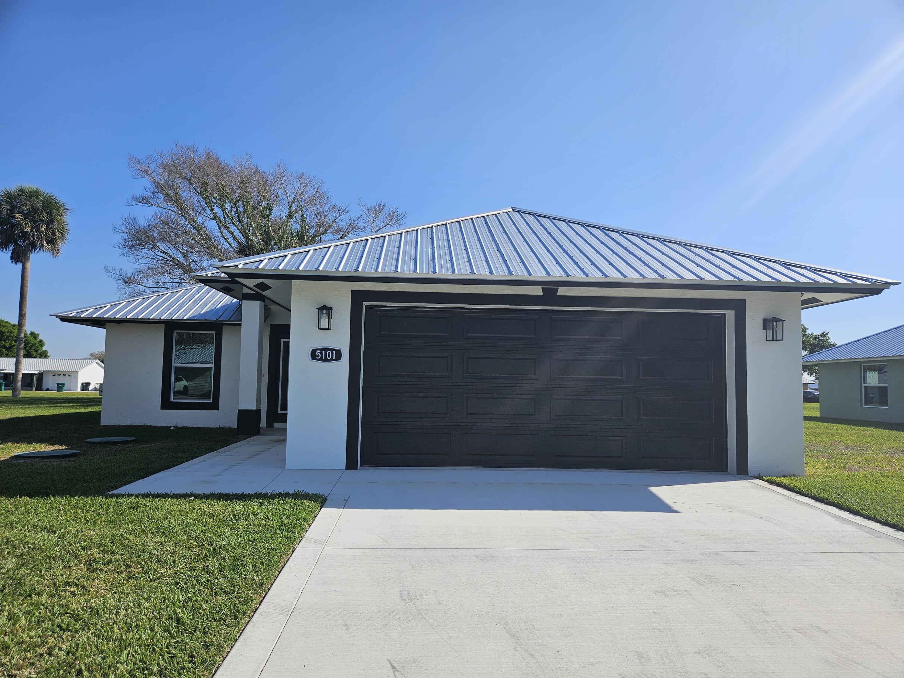 View details of listing 5101 SE 43rd Trace, Okeechobee, FL 34974 Okeechobee with MLS#