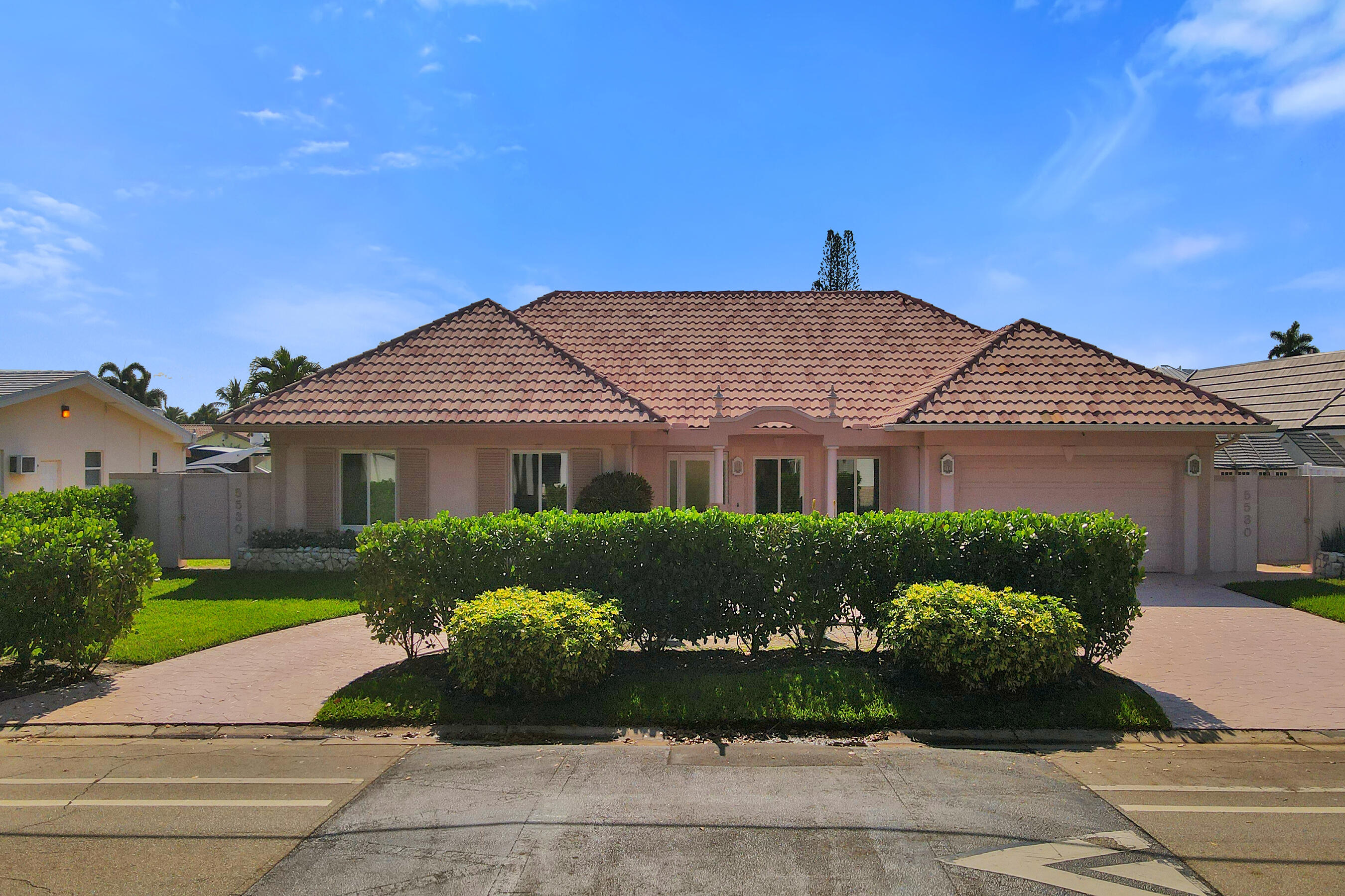 View details of listing 5530 Bayview Drive, Fort Lauderdale, FL 33308 Fort Lauderdale with MLS#