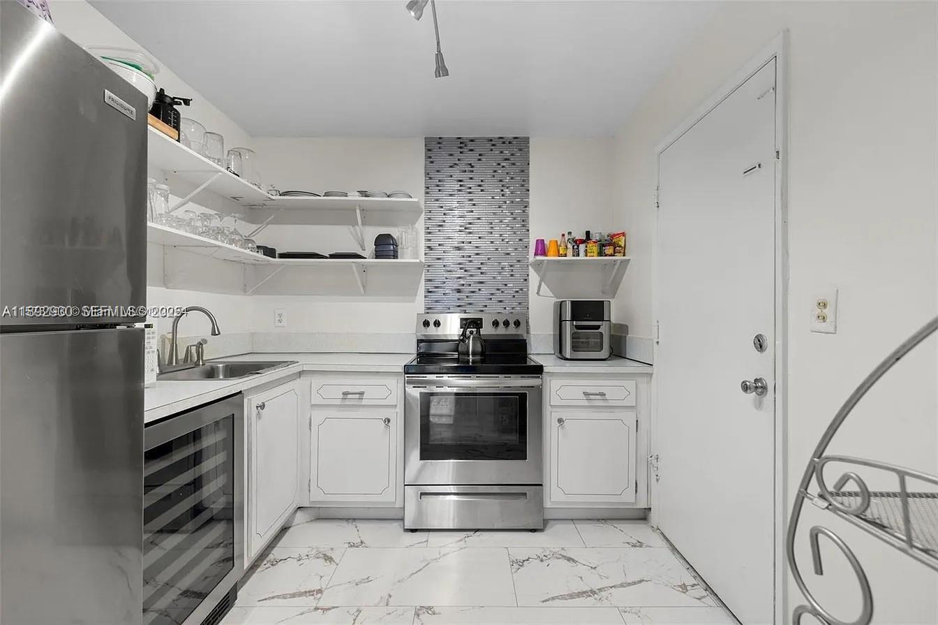 View details of listing 4043 NW 16th Street 201, Lauderhill, FL 33313 Lauderhill with MLS#