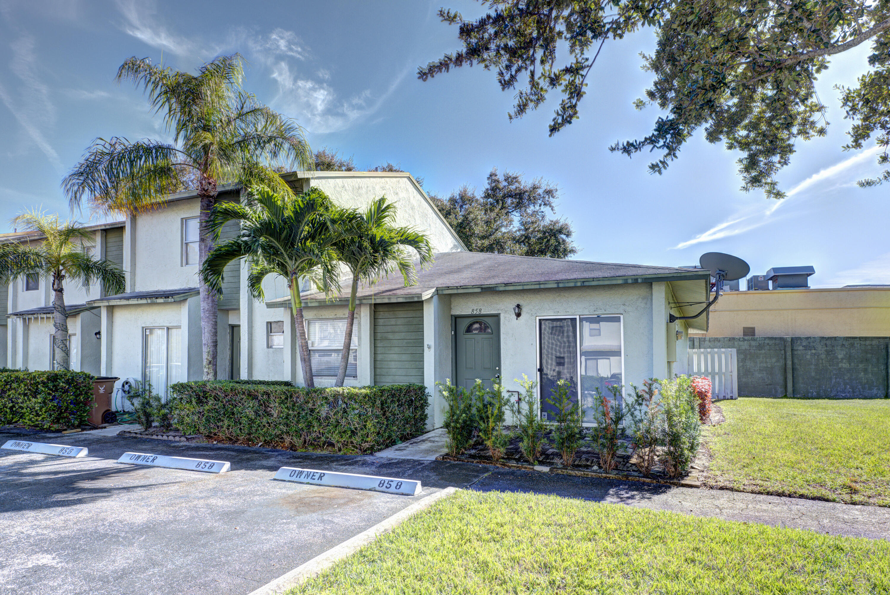 Listing  858 Crystal Lake Drive, Deerfield Beach, FL 33064, Deerfield Beach, FL 33064