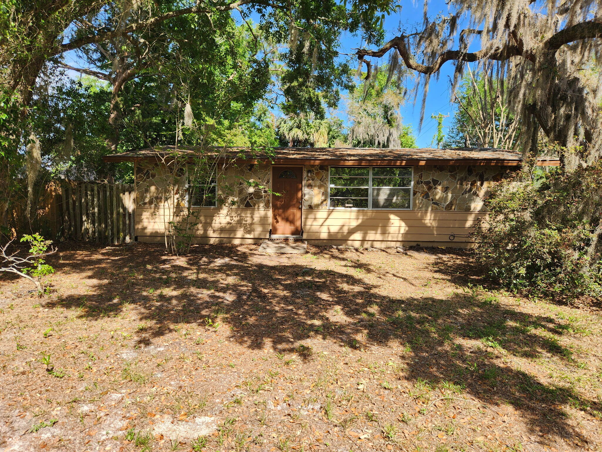 View details of listing 2319 S Summerlin Avenue, Sanford, FL 32771 Sanford with MLS#