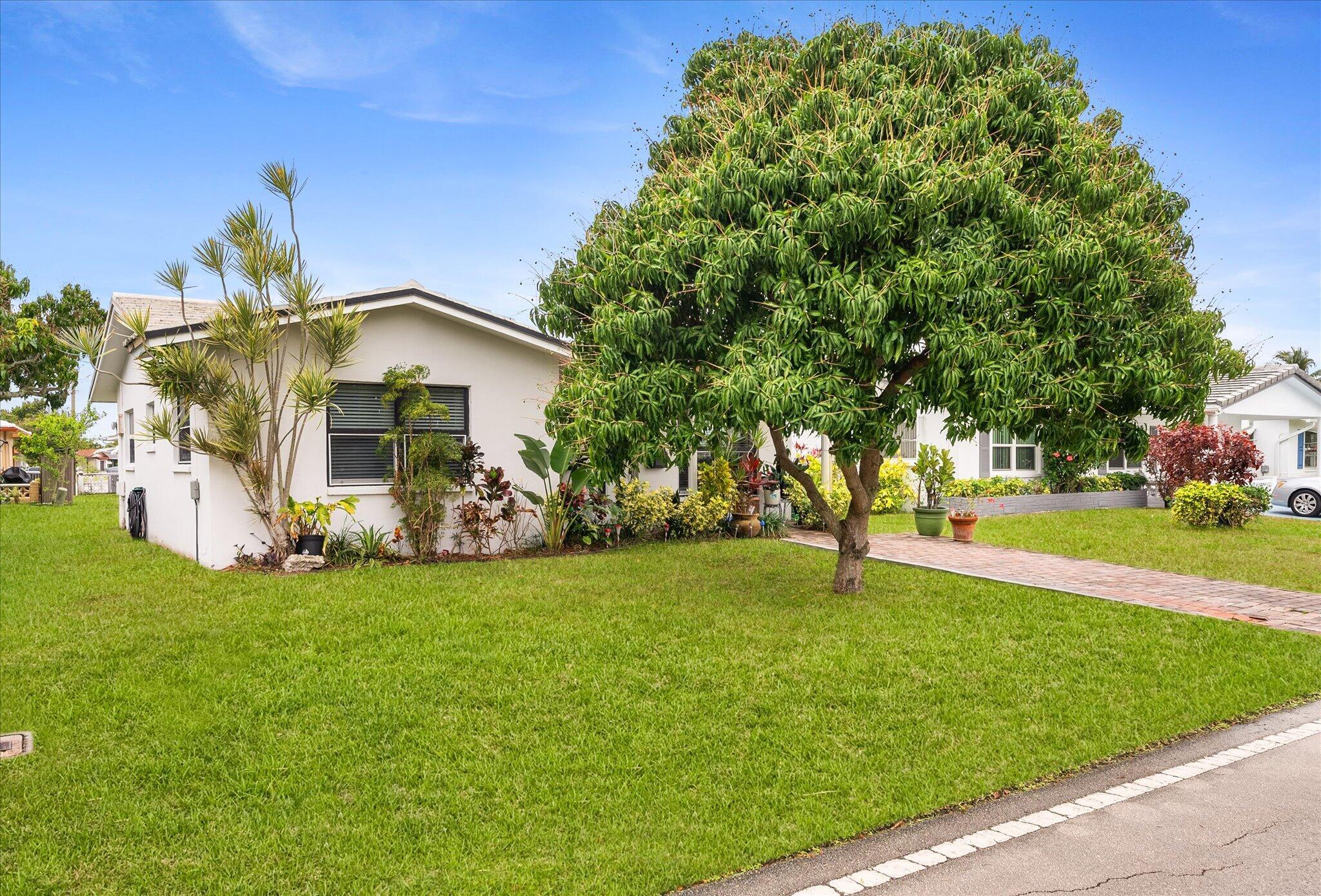 View details of listing 5713 NW 84th Terrace, Tamarac, FL 33321 Tamarac with MLS#